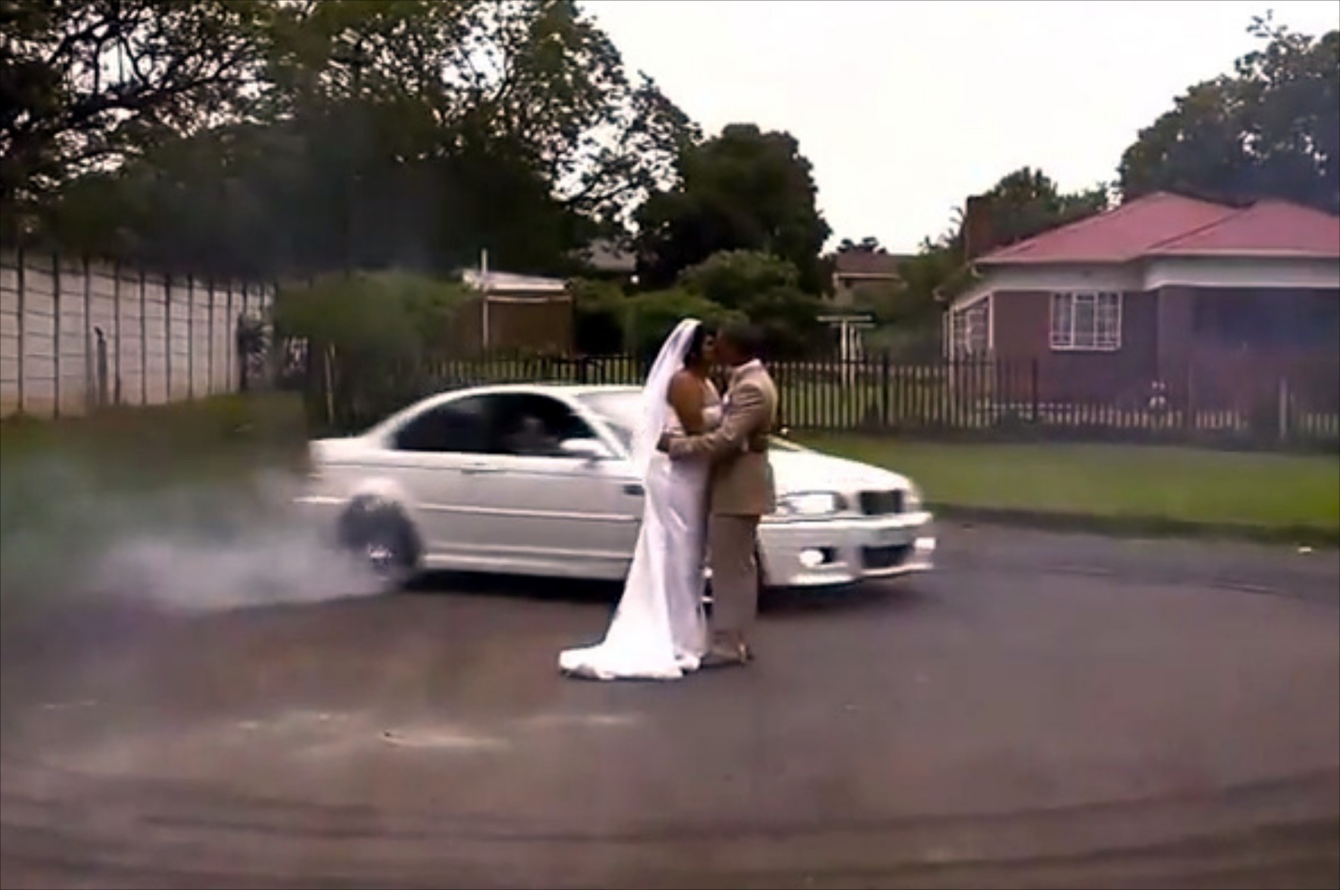 VIDEO: Άλλος παντρεύεται, άλλος χαίρεται…