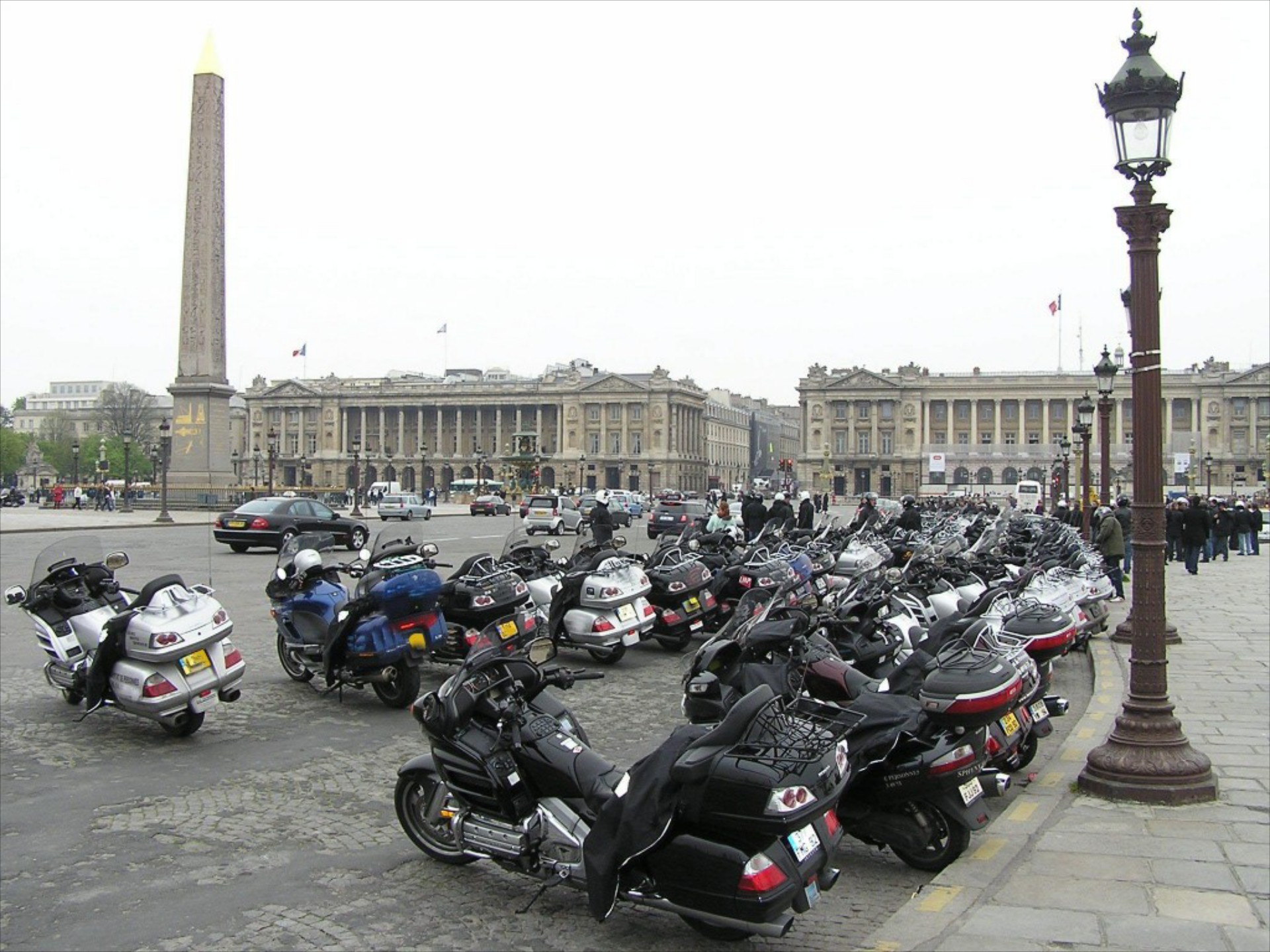 Μοτοταξί με αερόσακο επιβάτη

