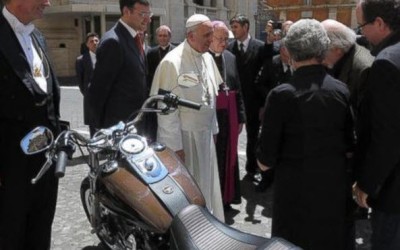 Η Harley του Πάπα βγαίνει στο σφυρί