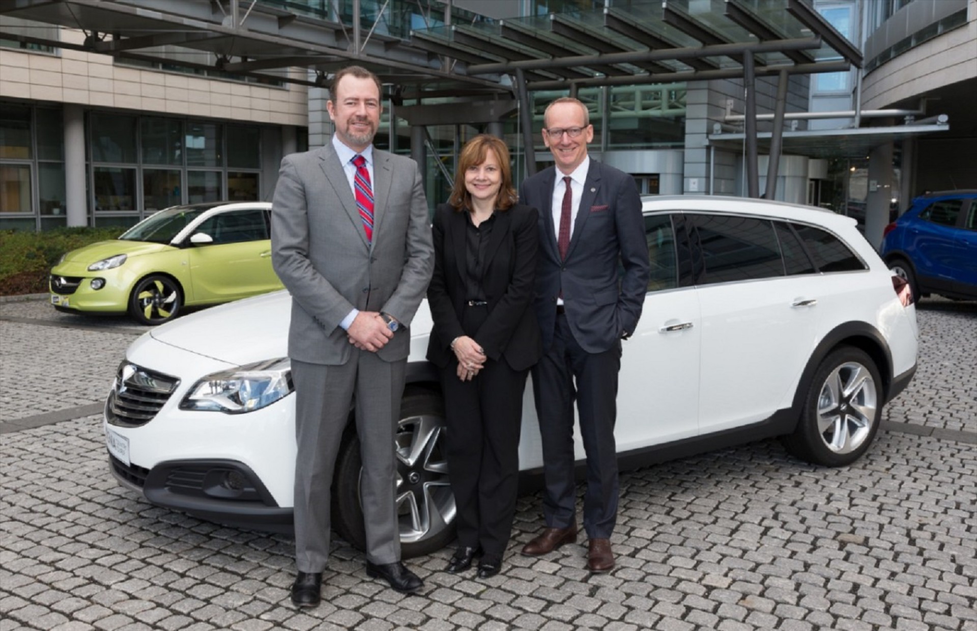 Επίσκεψη από τη Mary Barra στο Russelsheim