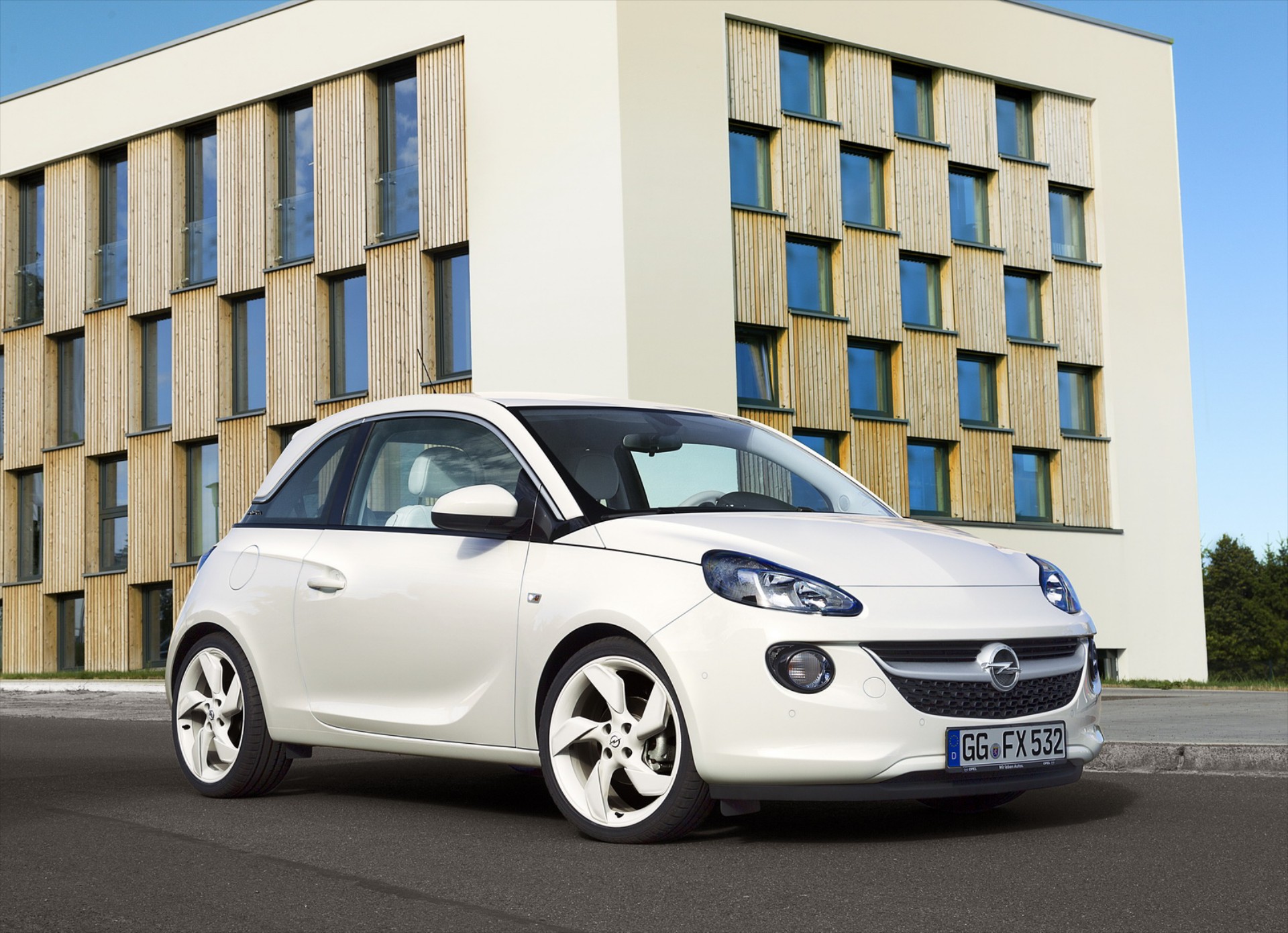 Τρικύλινδρος 1000άρης για το Adam 90 και 115 ίππων
