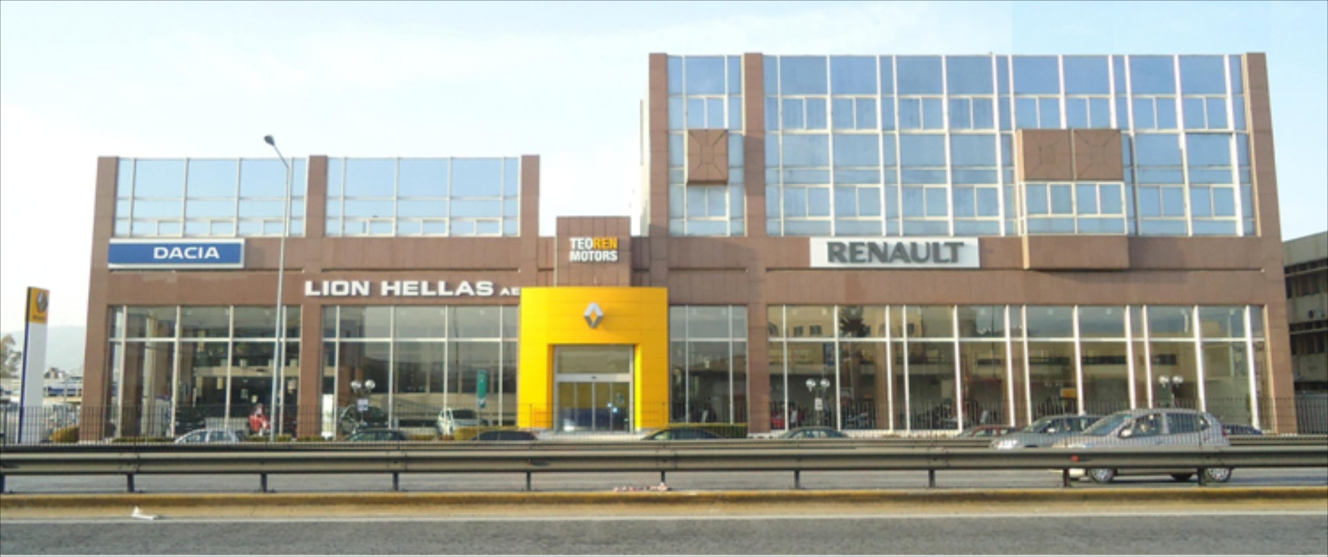 Κεντρική κάθετη μονάδα Renault- Dacia στην λεωφ. Κηφισού

