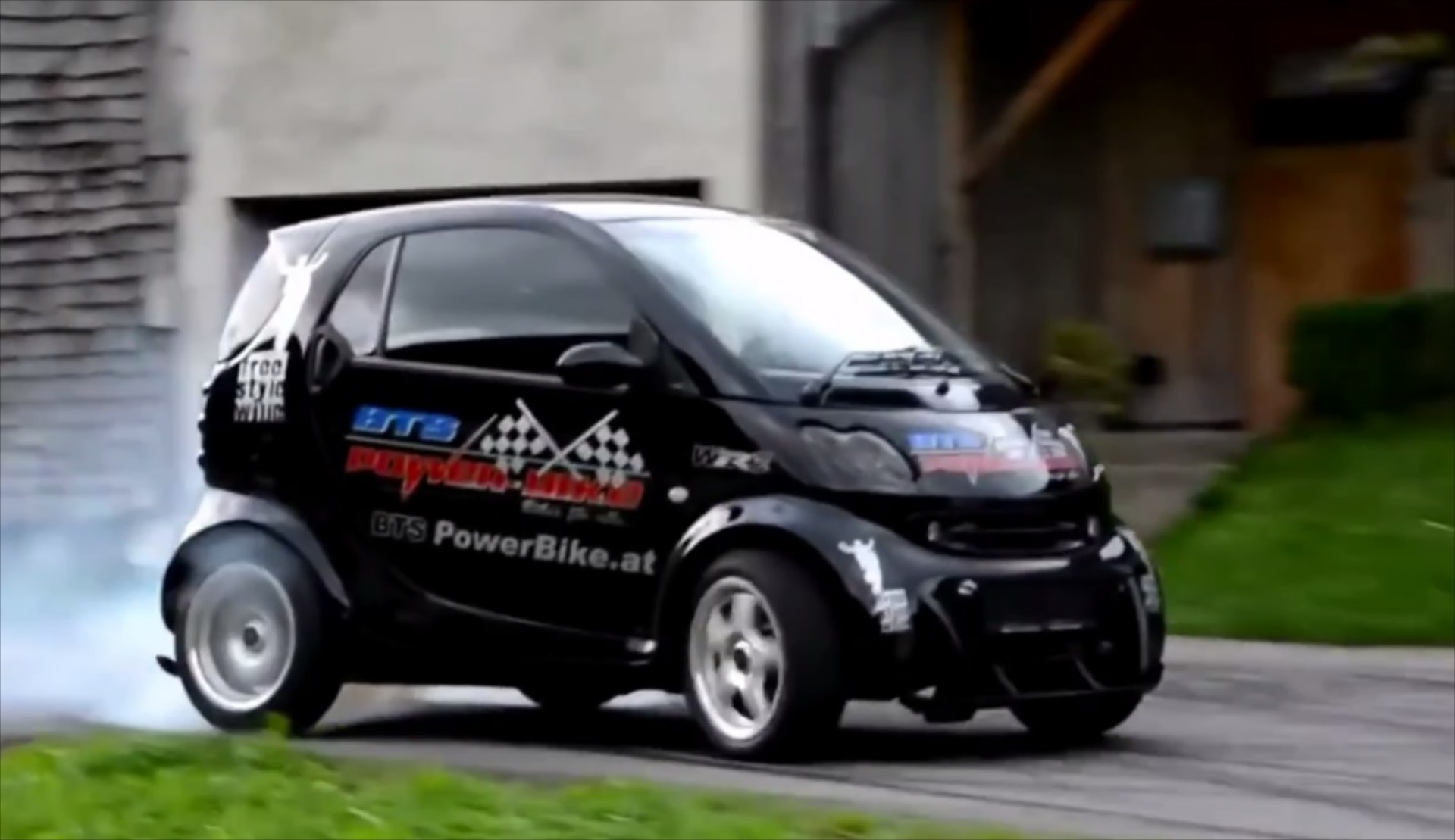 Video: Smart με μοτέρ από Hayabusa. Με Turbo