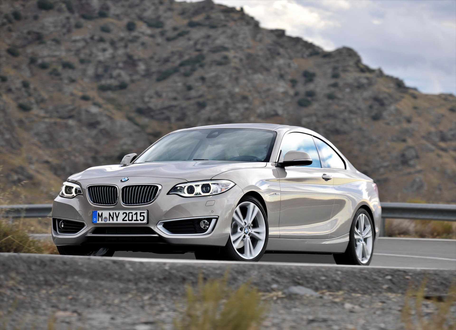 BMW M235i xDrive & 228i το καλοκαίρι