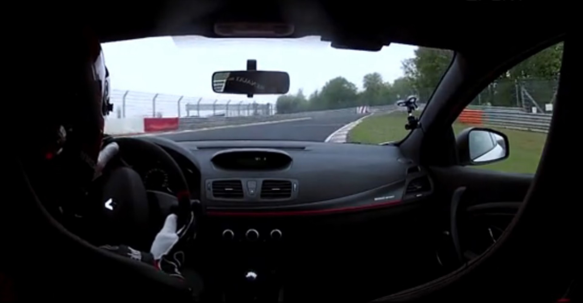 Με 7:54.36 το Megane RS 275 έχει το ρεκόρ στο Ring

