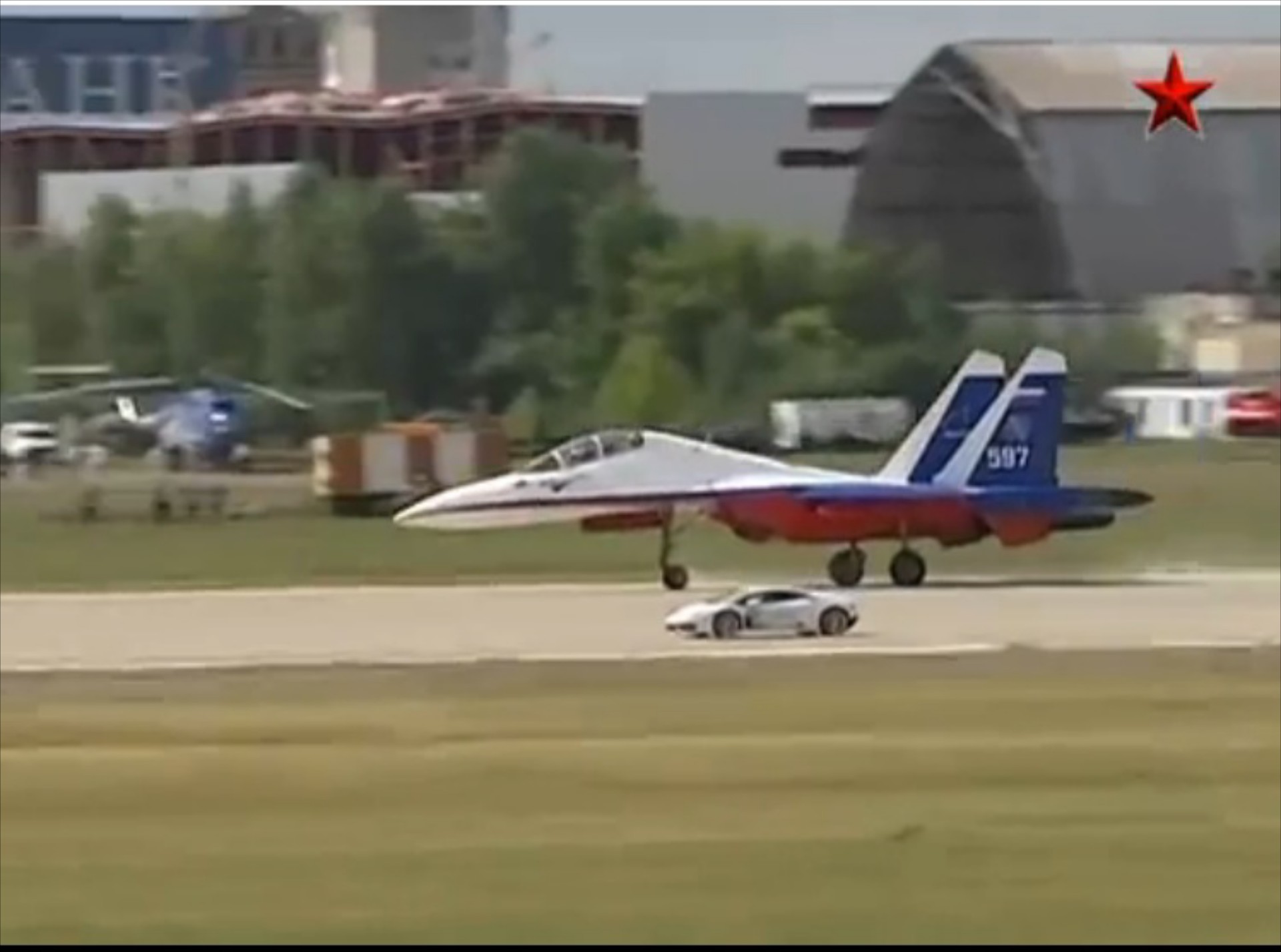 Video: Κόντρα Sukhoi με Lamborghini Huracan

