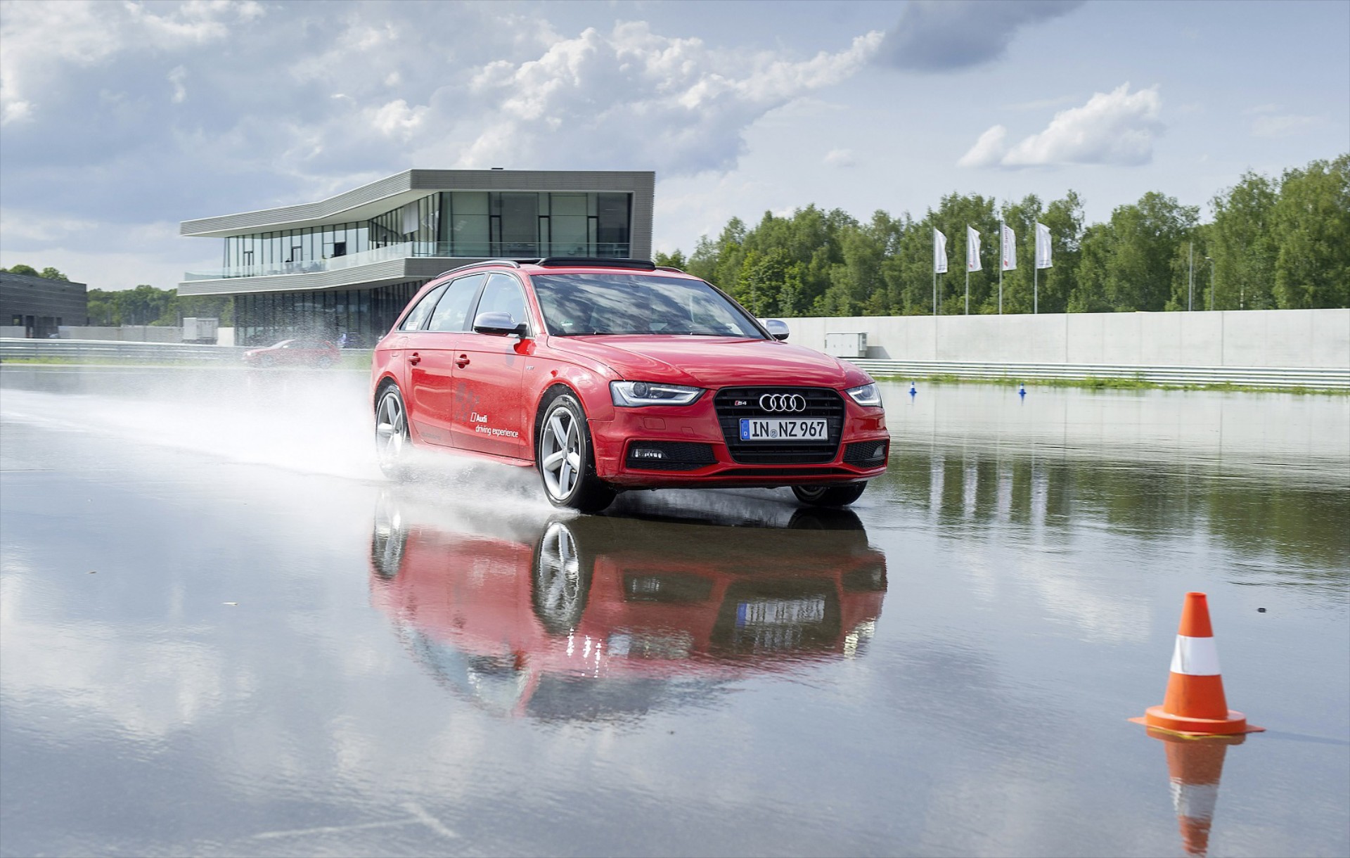 Audi: Νέο τεχνολογικό κέντρο στο Neuburg