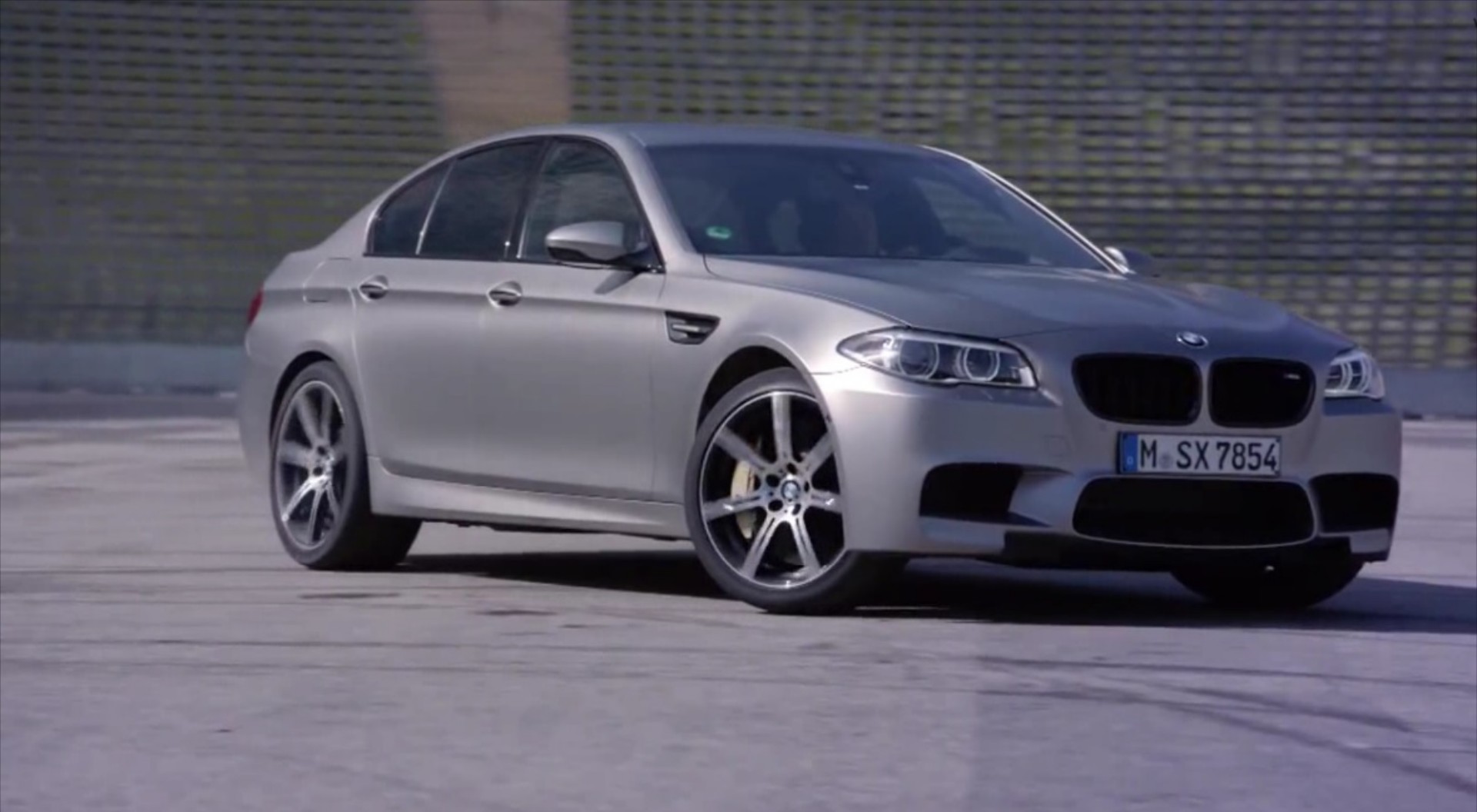 VIDEO: Ντριφτάροντας με τη δυνατότερη BMW M όλων των εποχών