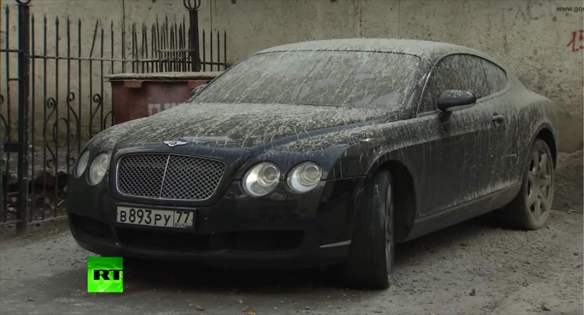 Video: Μην ξαναπαρκάρεις εκεί την Bentley!