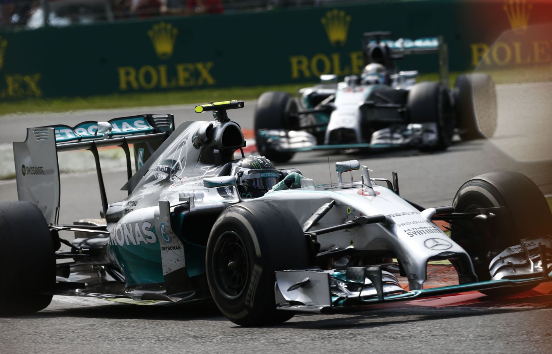 Ιστορίες συνομωσίας και Mercedes