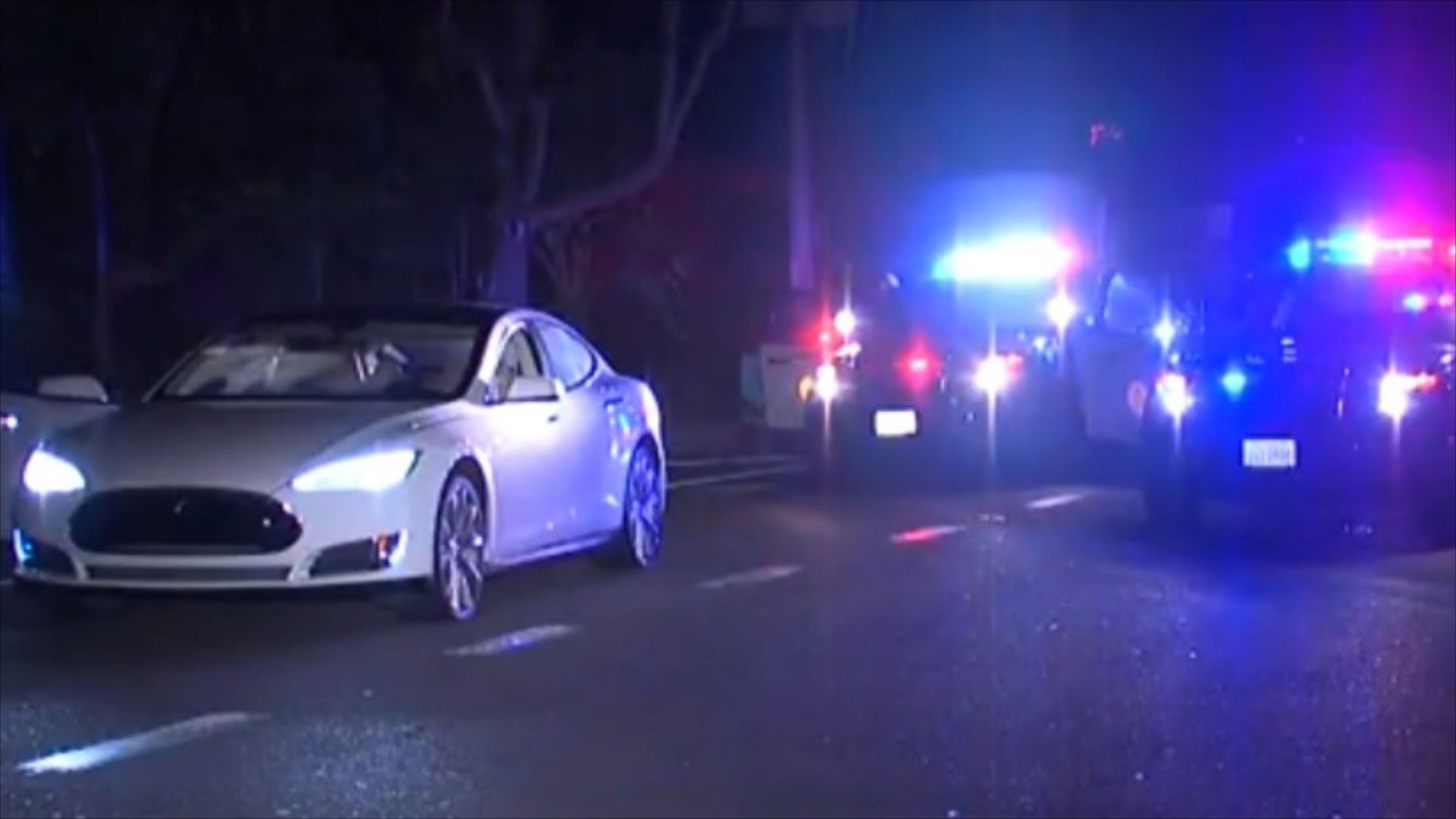 Ιδιοκτήτης Tesla βρίσκει το κλεμμένο αυτοκίνητο μέσω App

