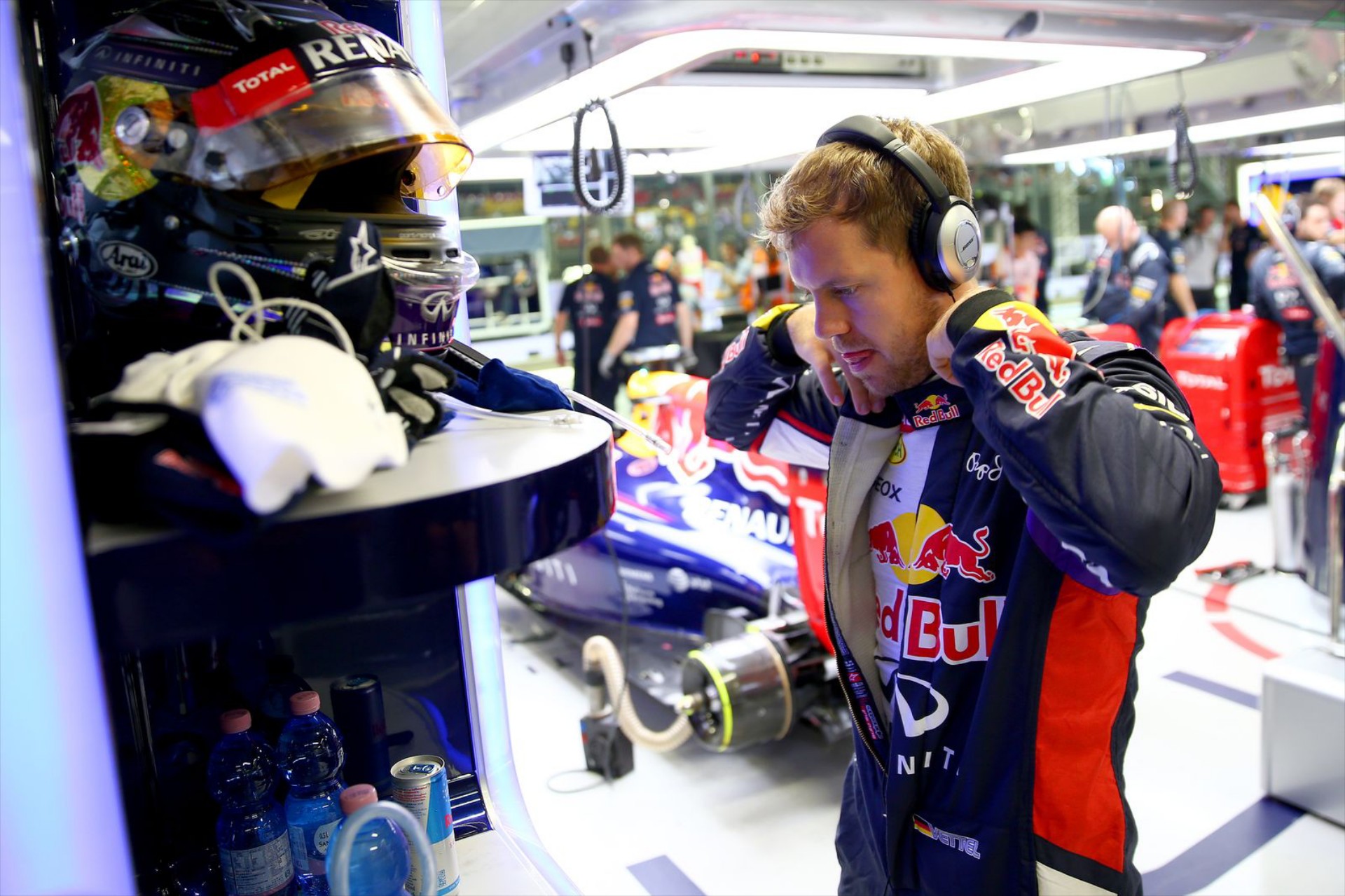 O Vettel δηλώνει ότι δεν φεύγει από την Red Bull Racing