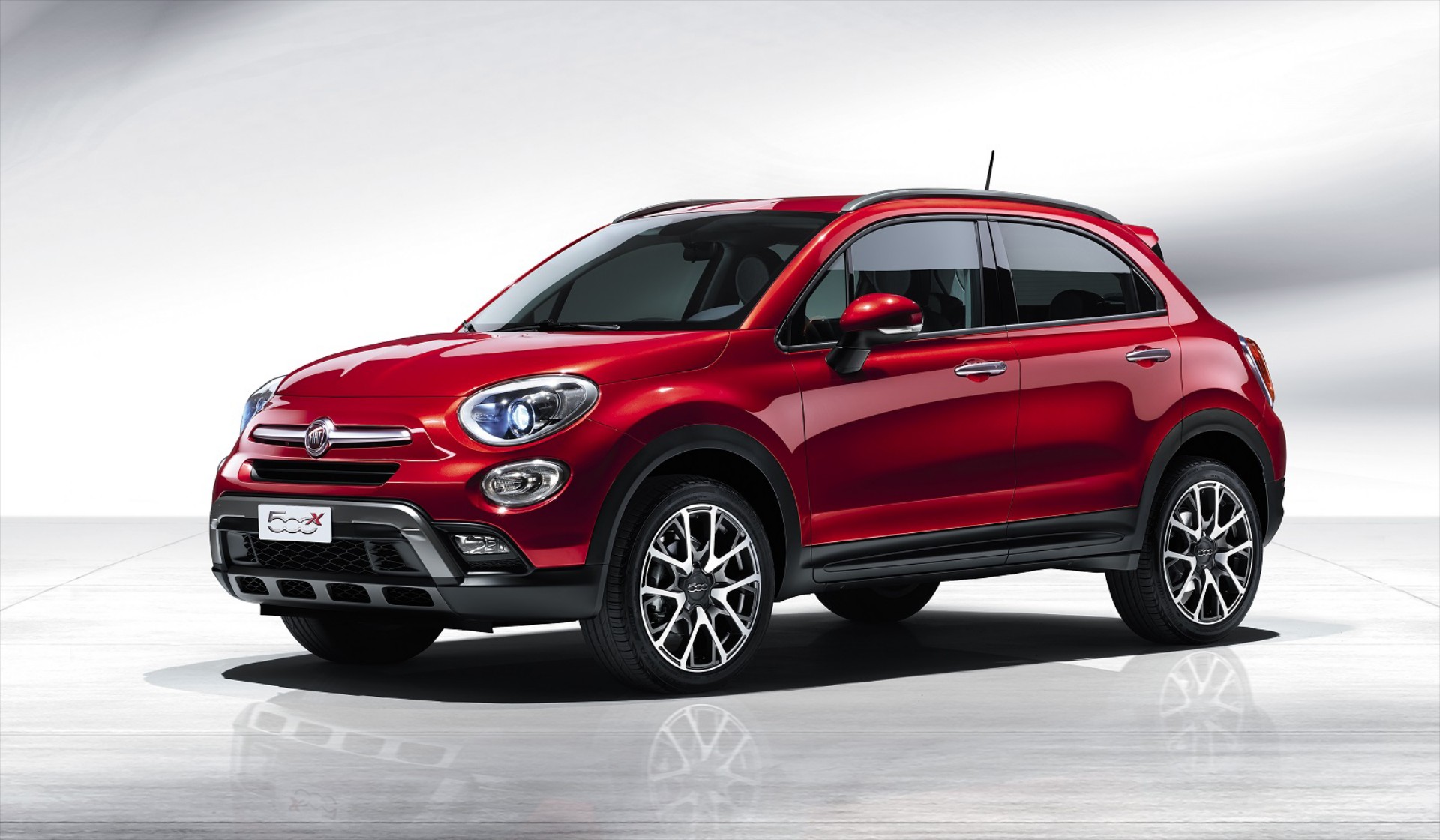 Fiat 500X Video: Τι σου κάνει το μπλε χάπι…