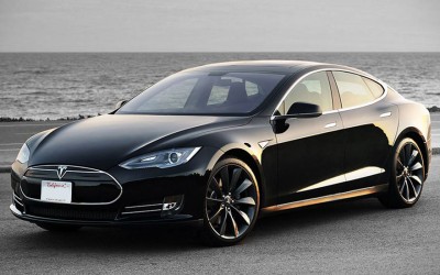 Αστείες αντιδράσεις συνοδηγών ενός Tesla P85D