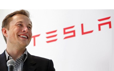 O Elon Musk παραλαμβάνει την McLaren F1 (VIDEO)