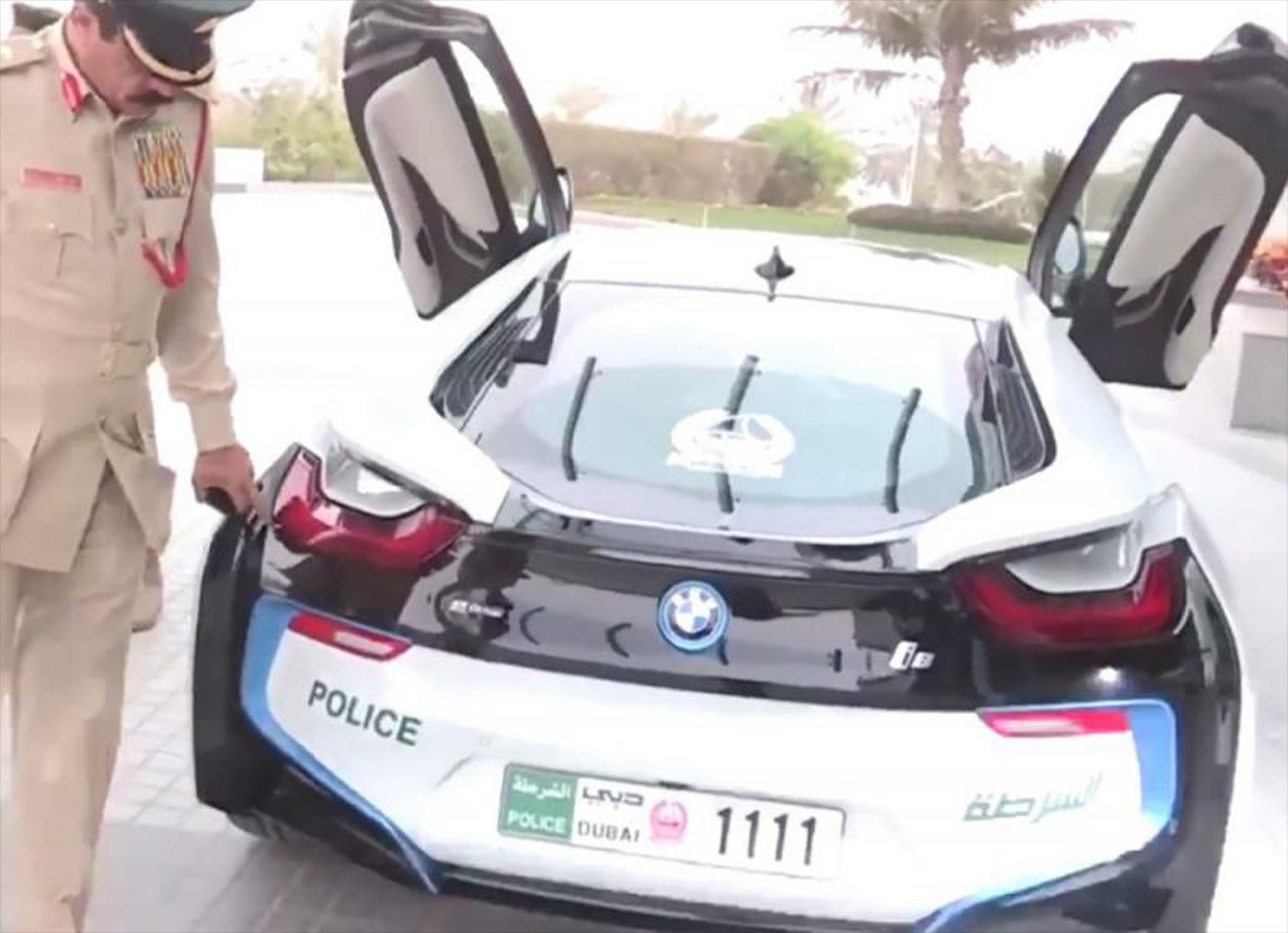 BMW i8: Το νέο μέλος της αστυνομίας του Ντουμπάι (VIDEO)