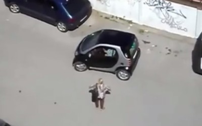 VIDEO: “Νταλίκα” Smart δεν χωρά πουθενά!