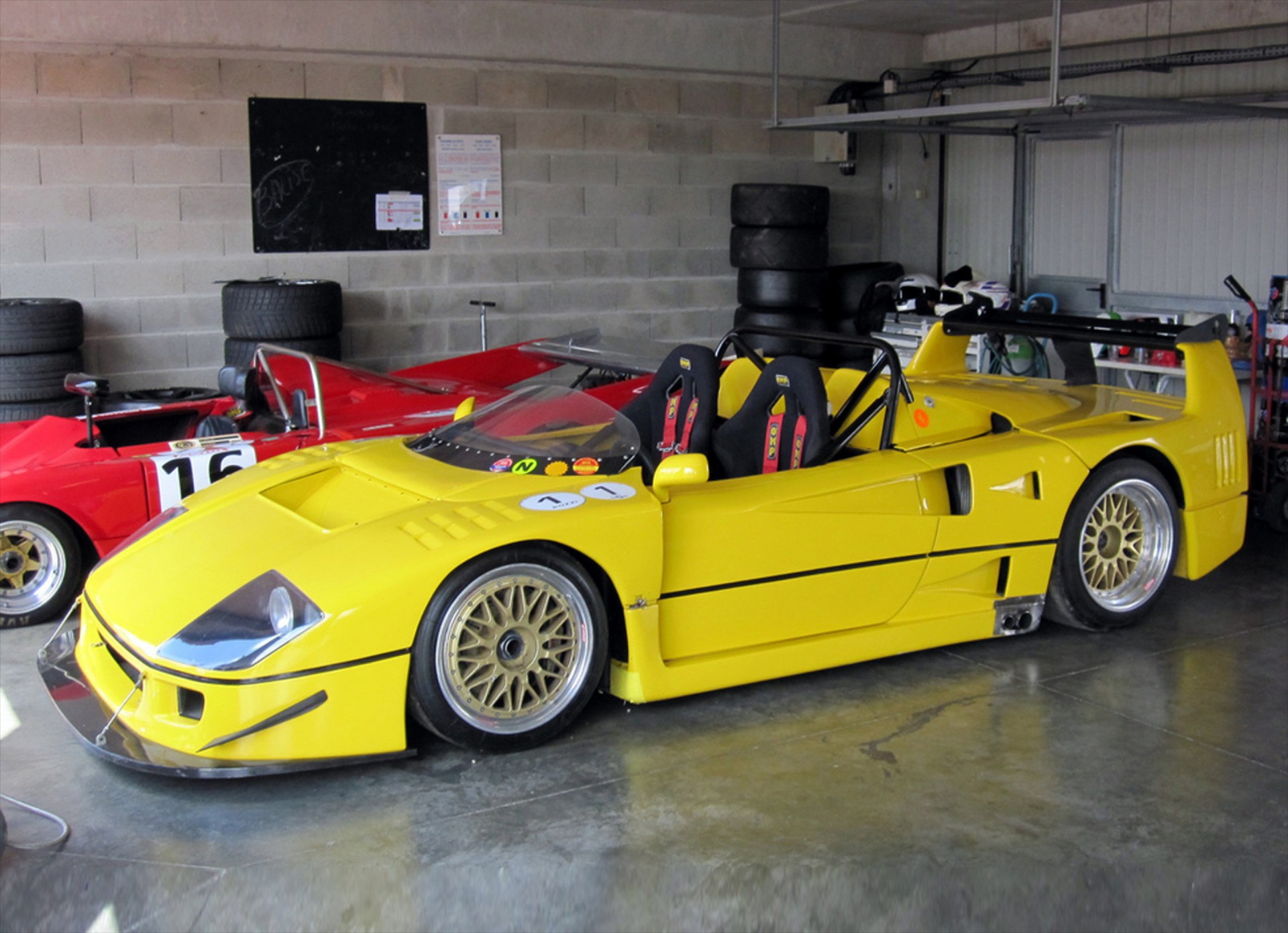 Μία μοναδική Ferrari F40 «ξεμουδιάζει» (VIDEO)