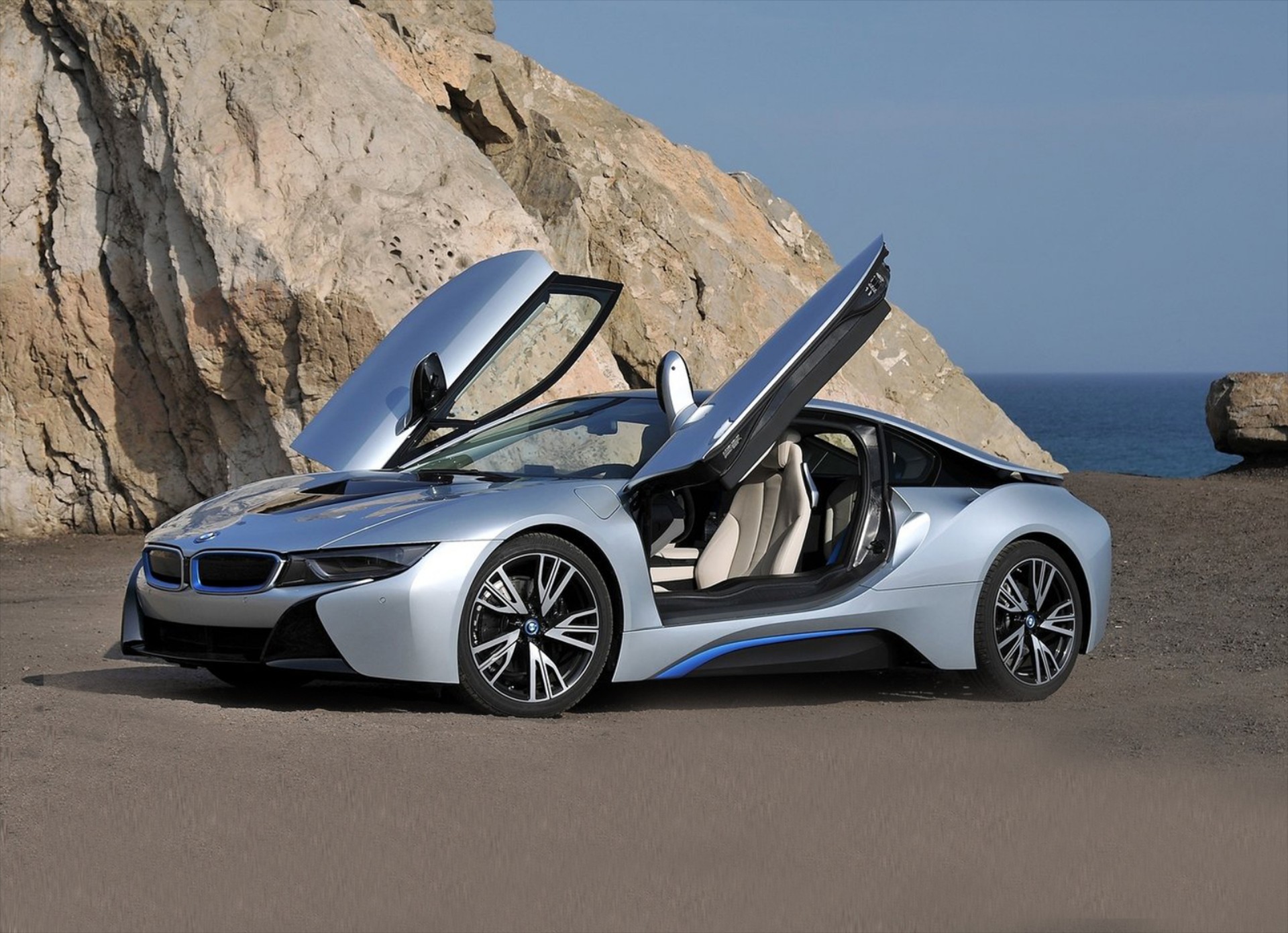 BMW i5 με butterfly πόρτες (;)