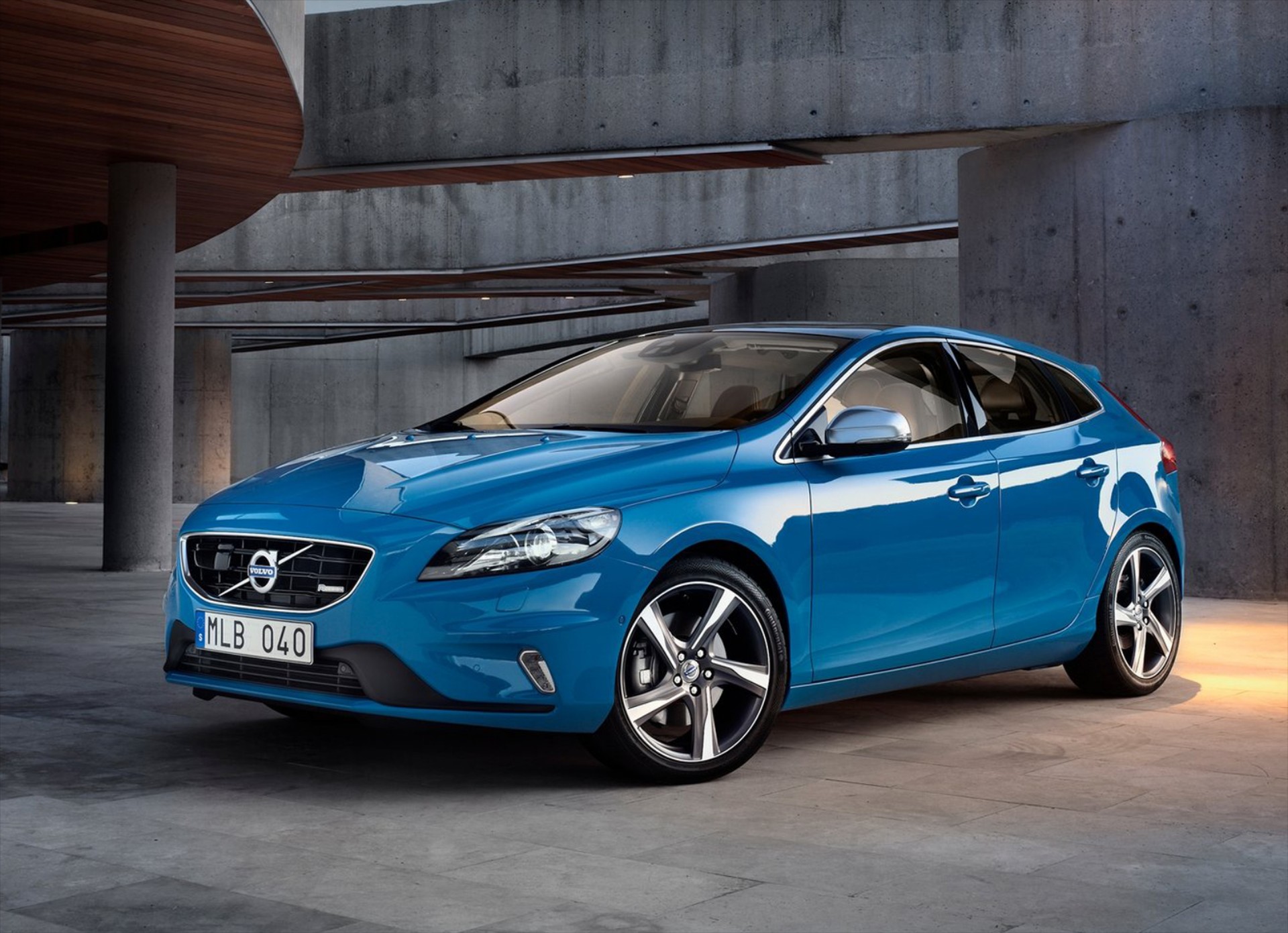 H Polestar αναβαθμίζει τους κινητήρες Drive-E