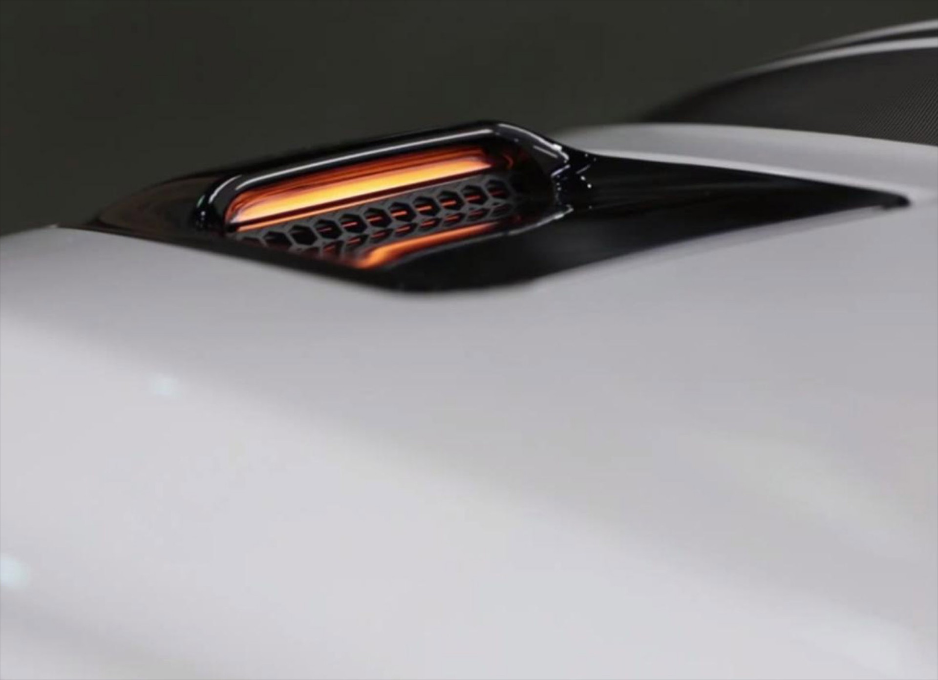 Ford Mustang GT με φλας στο… καπό (VIDEO)