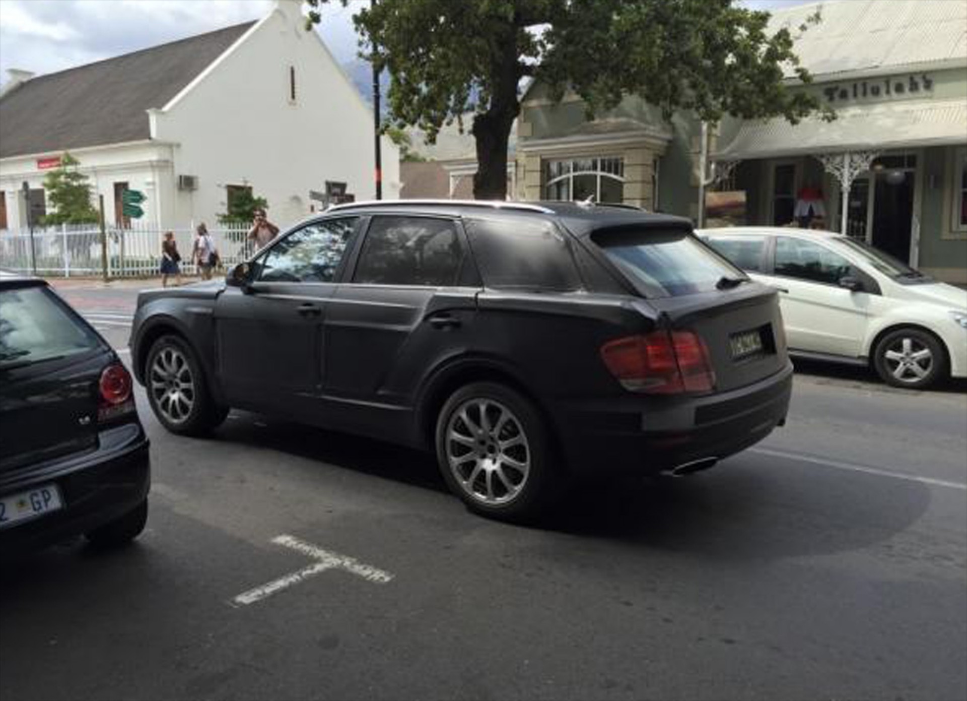 H Bentley Bentayga κάνει βόλτα στο Ring (VIDEO)