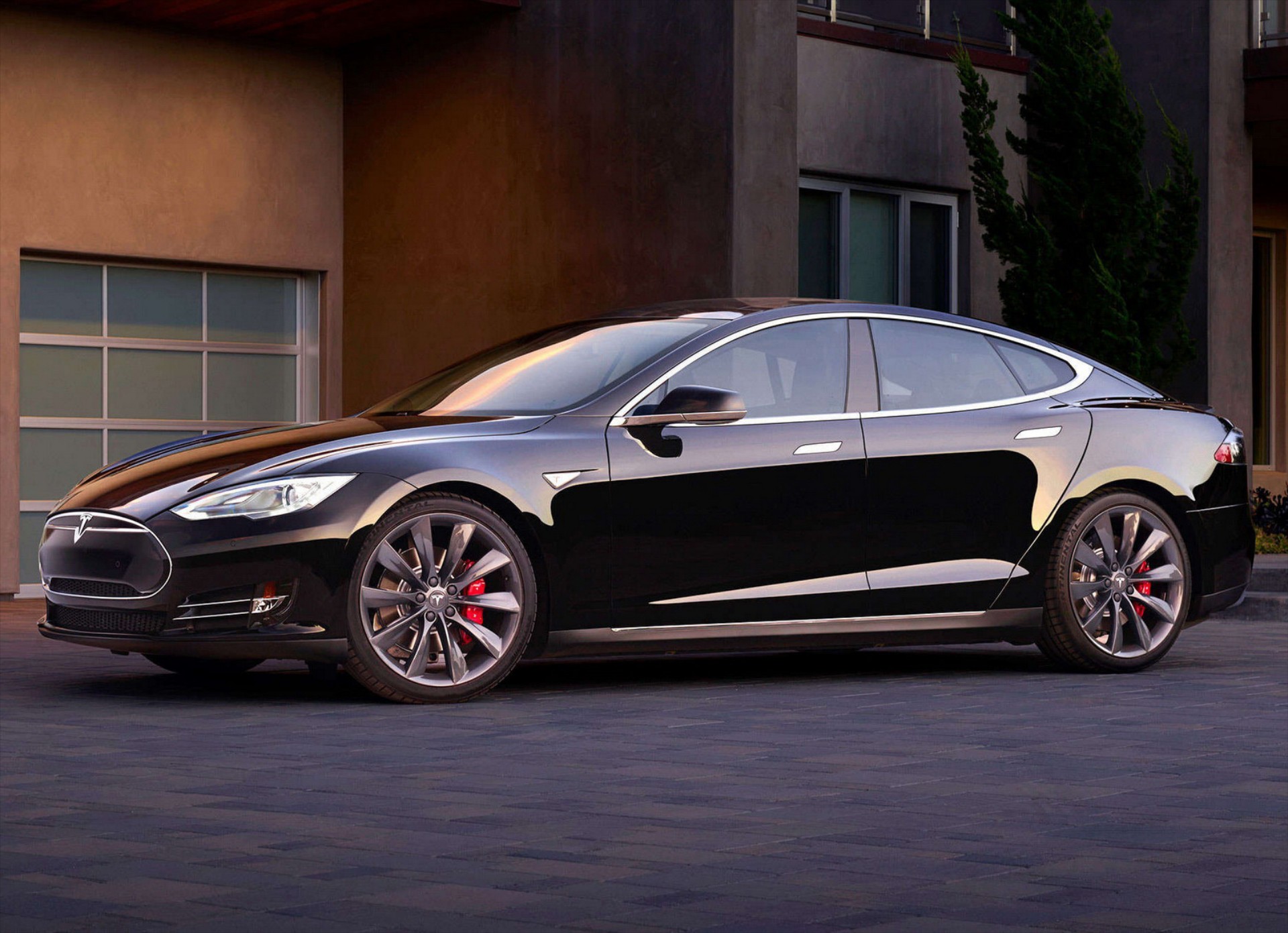 Tesla: Οι ταχυφορτιστές είναι το μέλλον