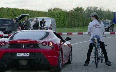 Ποδήλατο VS Ferrari (VIDEO)