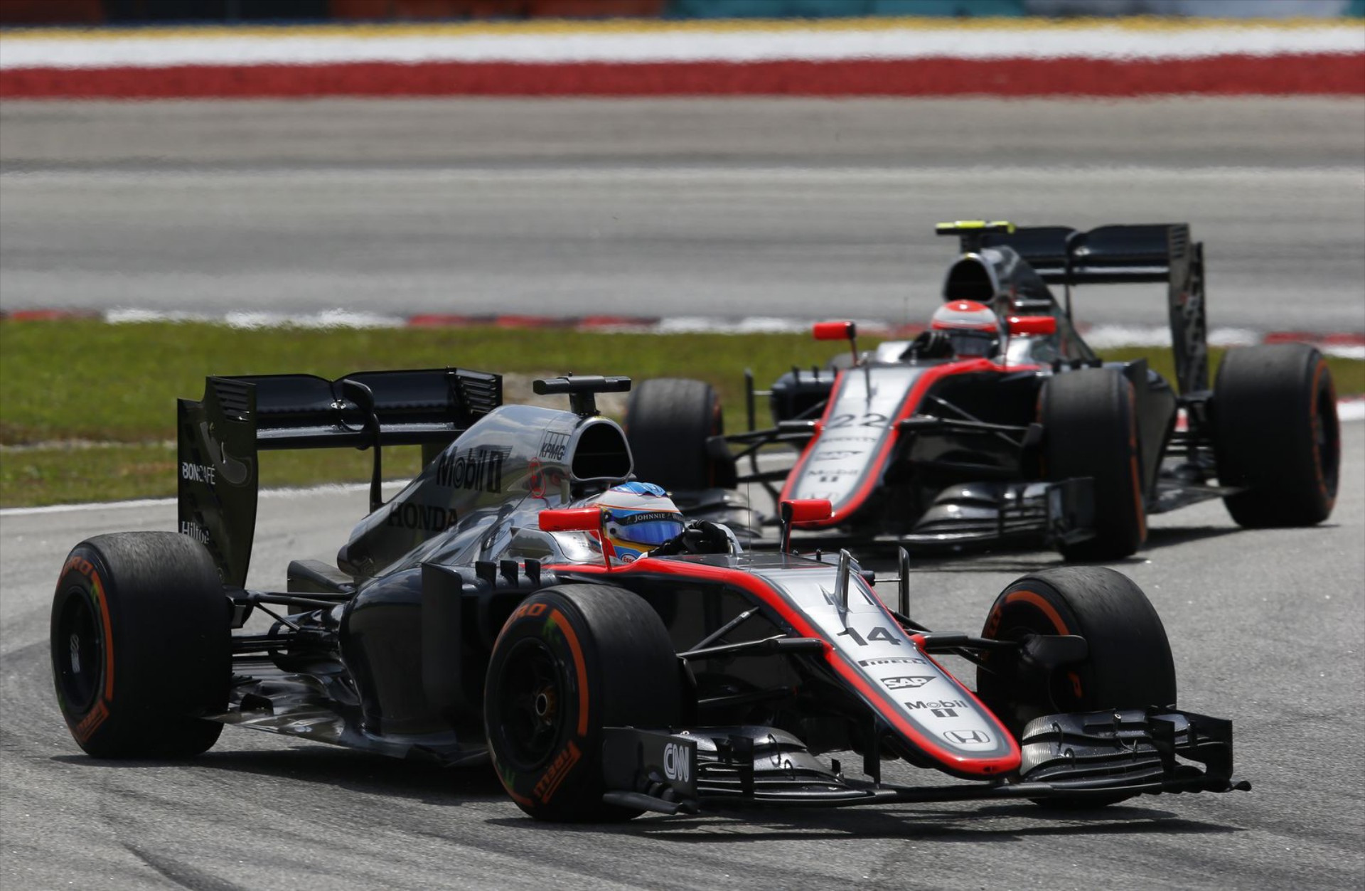 Παραμένει και το 2016 στην McLaren Honda ο Button