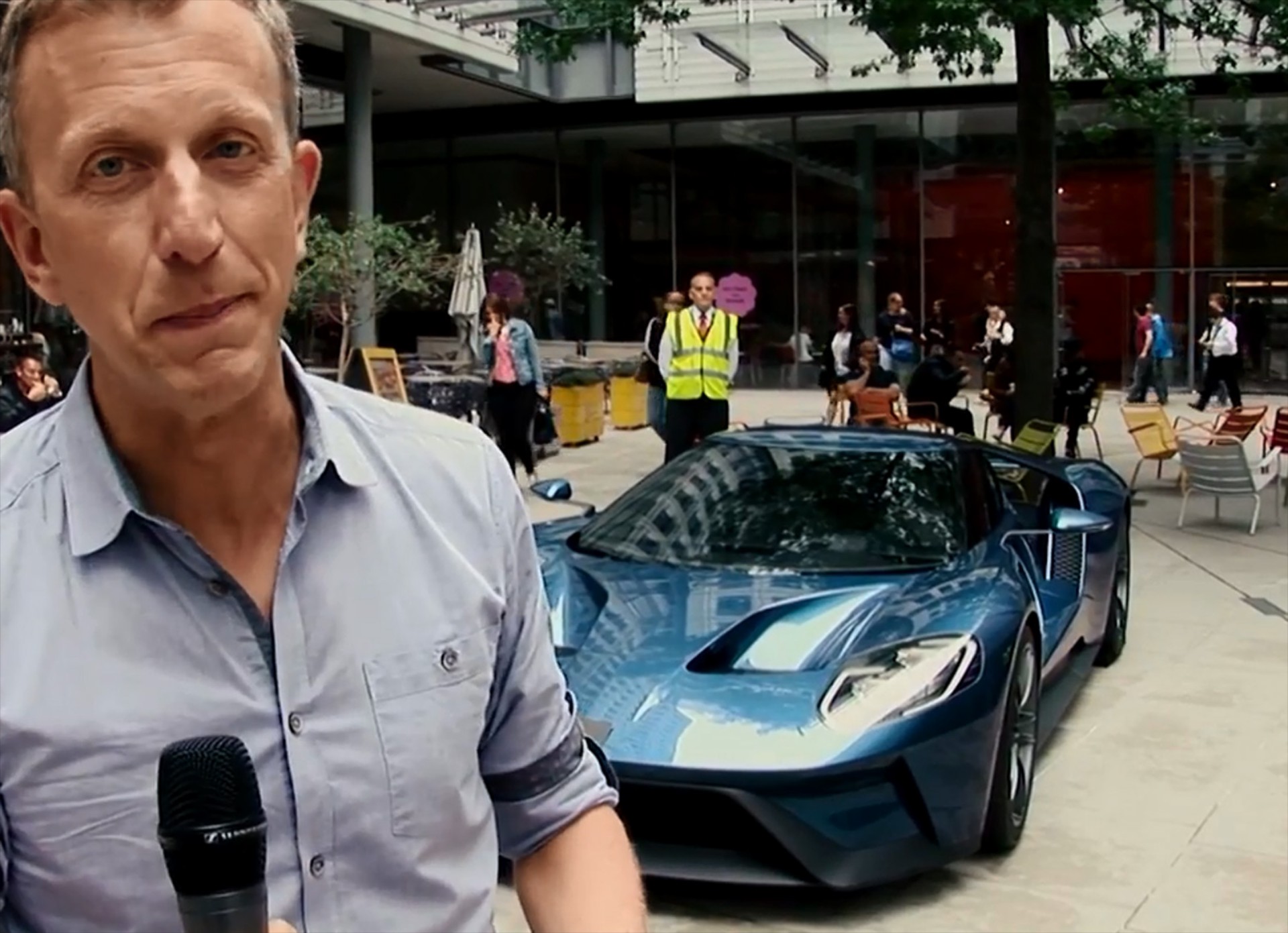 Ποιο supercar είναι αυτό στο Λονδίνο; (VIDEO)