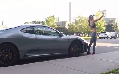Τα supercars είναι «μαγνήτης» των selfies (VIDEO)