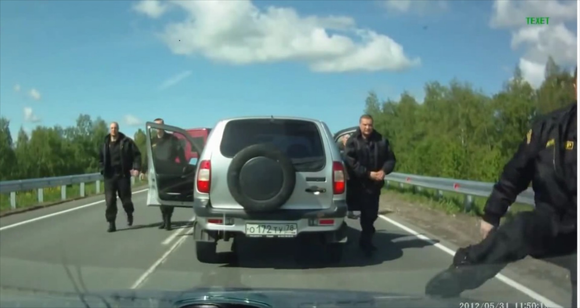 Videο: Δεν προσπερνάς ποτέ αστυνομικούς στη Ρωσία

