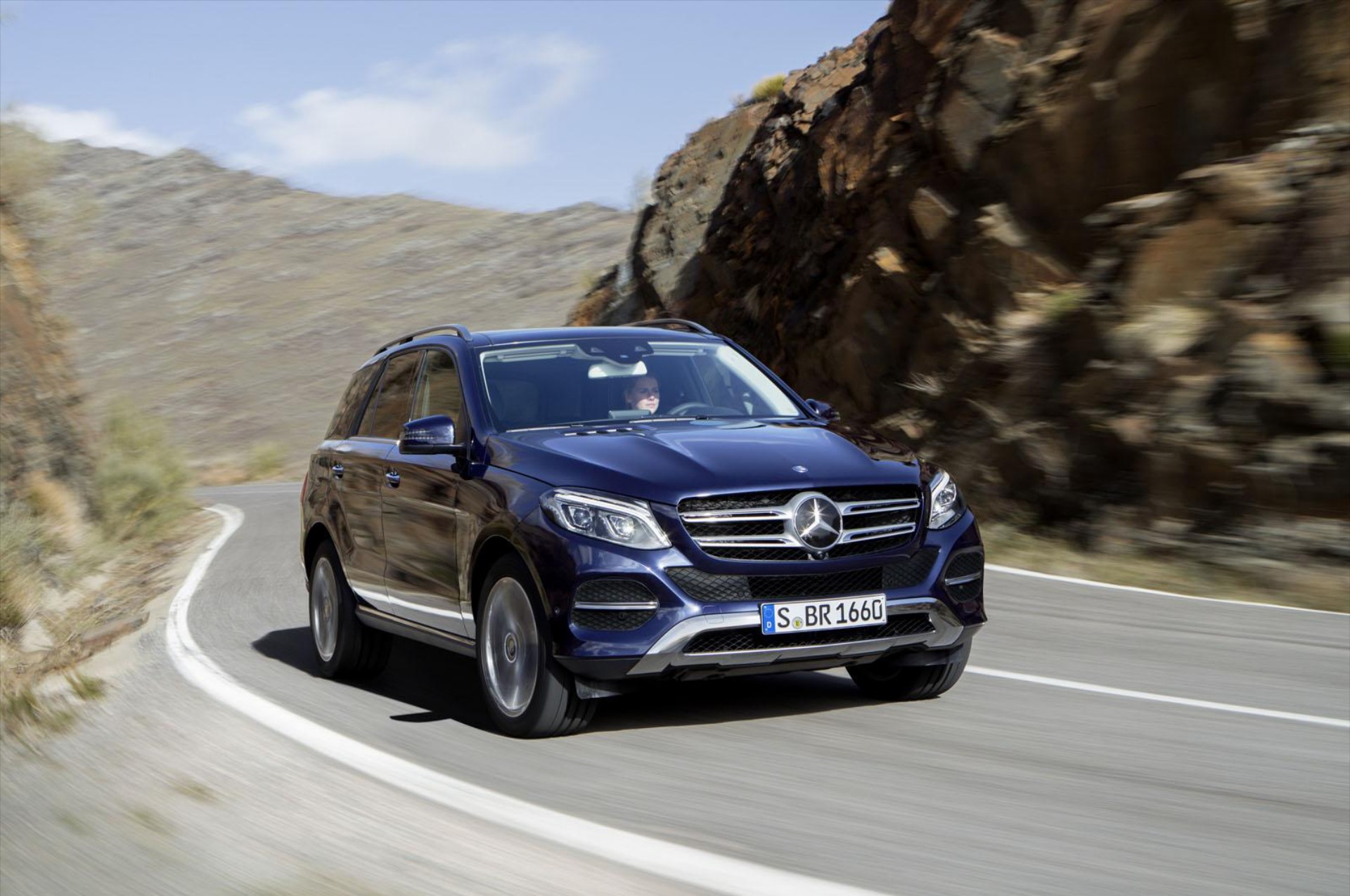 Συνθετικά υλικά στα νέα Crossover της Mercedes-Benz