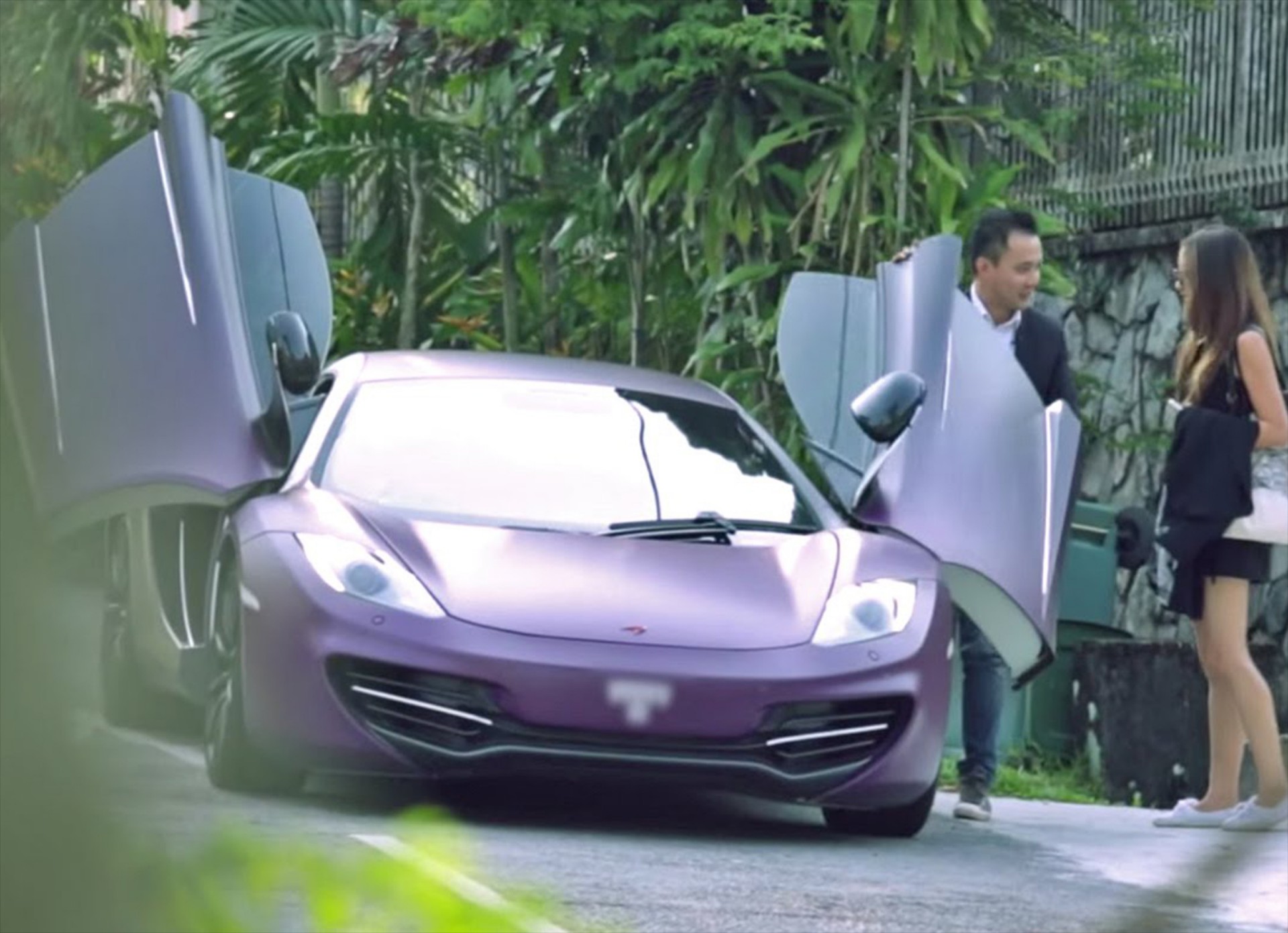 Φώναξε «TAXI» και ήρθε μια… McLaren (VIDEO)
