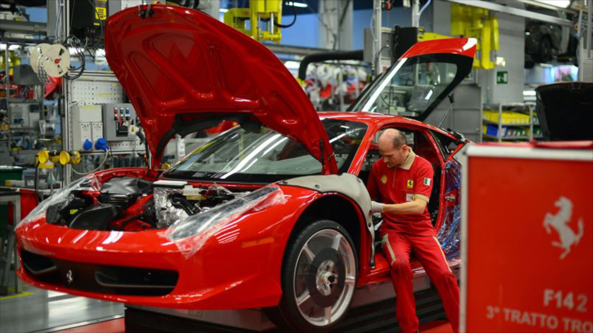 Ferrari: Αύξηση παραγωγής κατά 30%