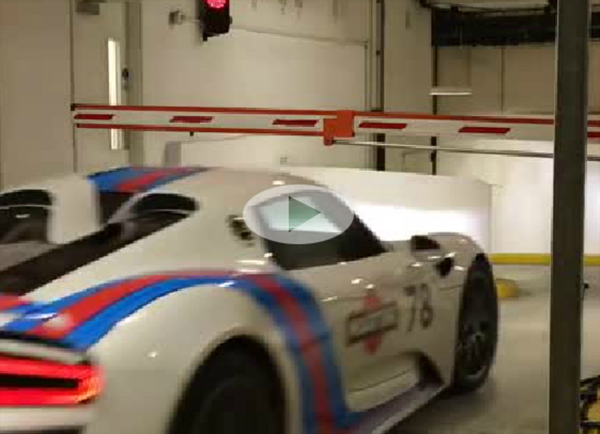 Πέρνα κάτω από τη μπάρα (VIDEO)