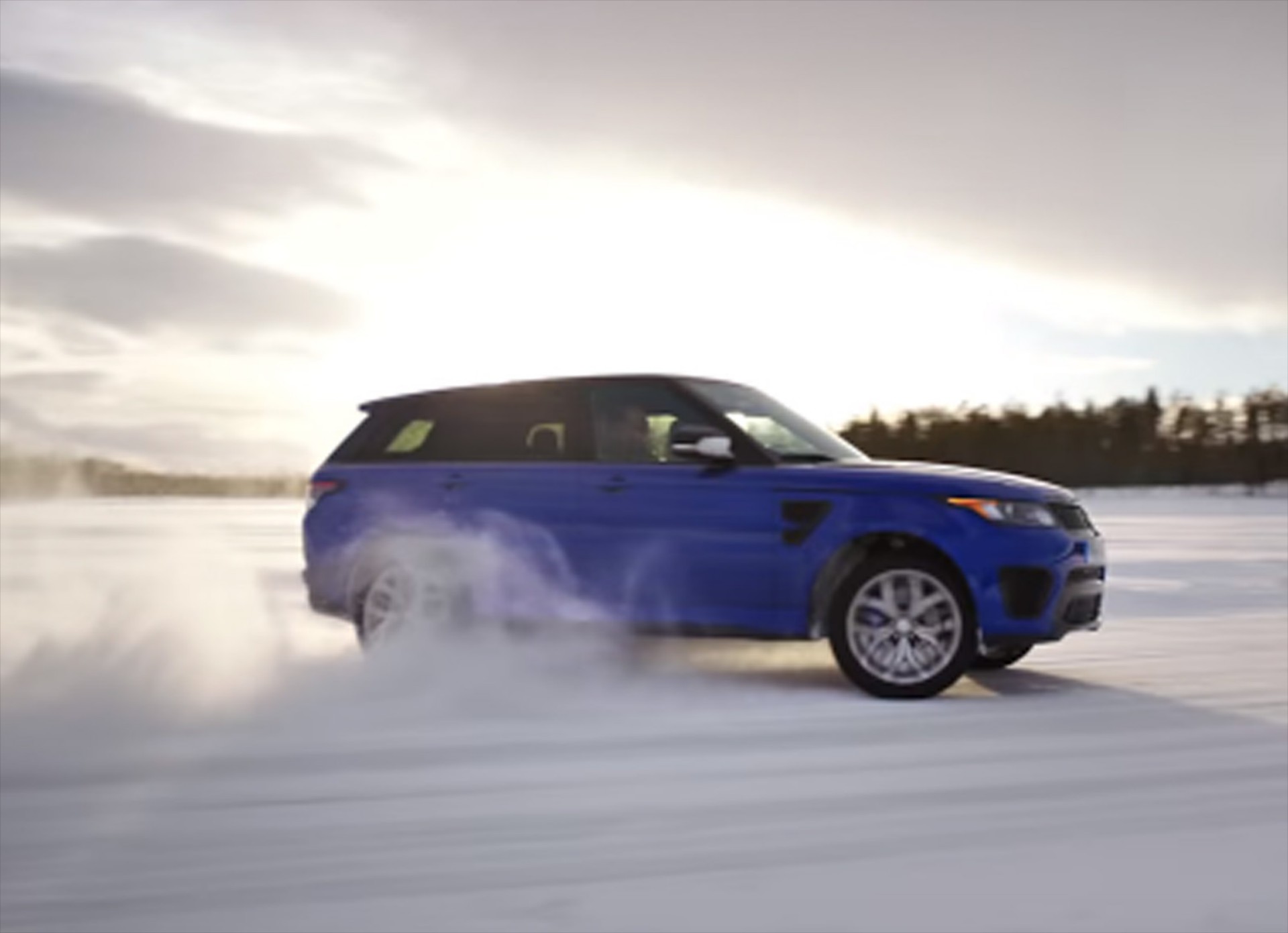 Range Rover Sport SVR στο φυσικό του περιβάλλον (VIDEO)