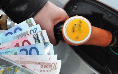 Μειώσεις στα τέλη, αυξήσεις στα καύσιμα για το 2017