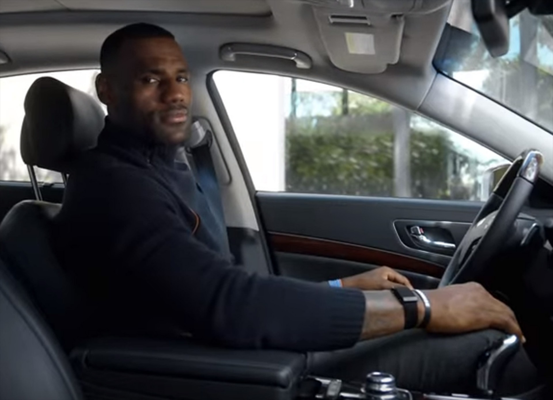 Ξαφνικά χρωστάει 10 εκ. $ στον LeBron (Video)