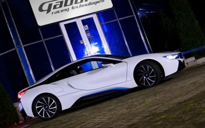 Βελτιωτής «στρίμωξε» V8 μοτέρ σε BMW i8