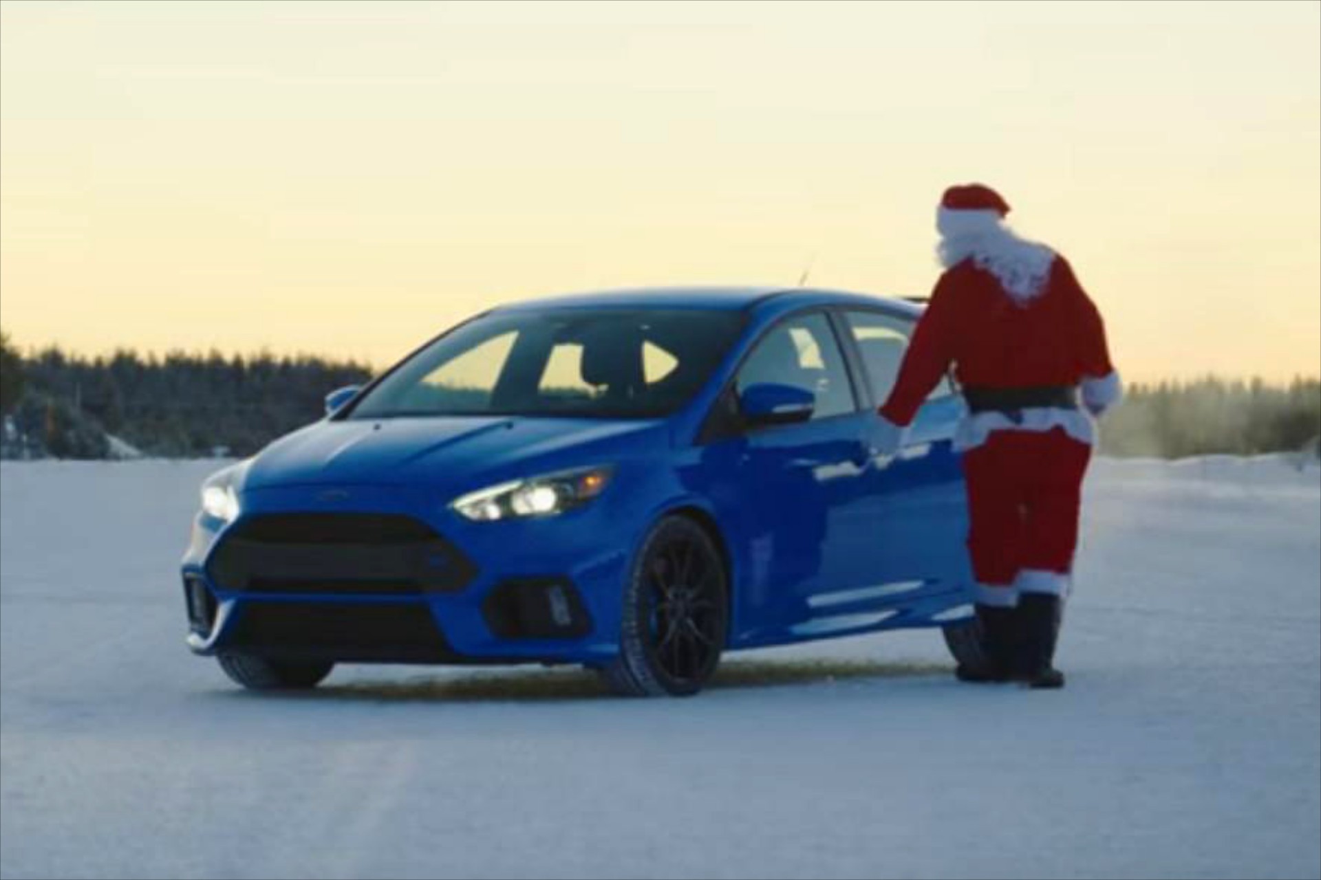 Η Ford μας λέει τα κάλαντα με το… πλάι (video)