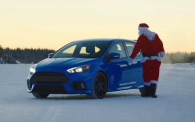 Η Ford μας λέει τα κάλαντα με το… πλάι (video)