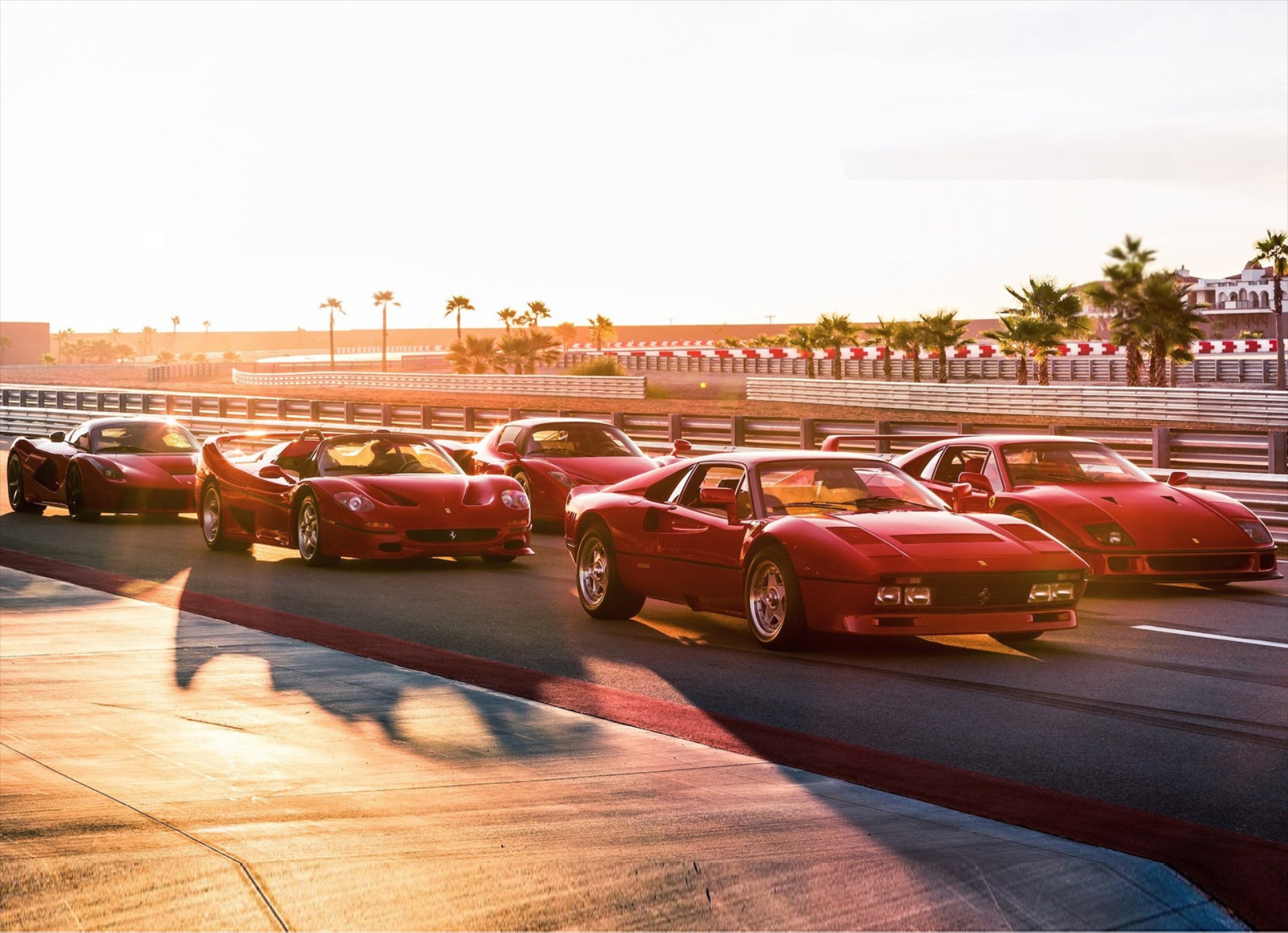 5 διαφορετικές γενιές Ferrari στην ίδια πίστα (Videos)