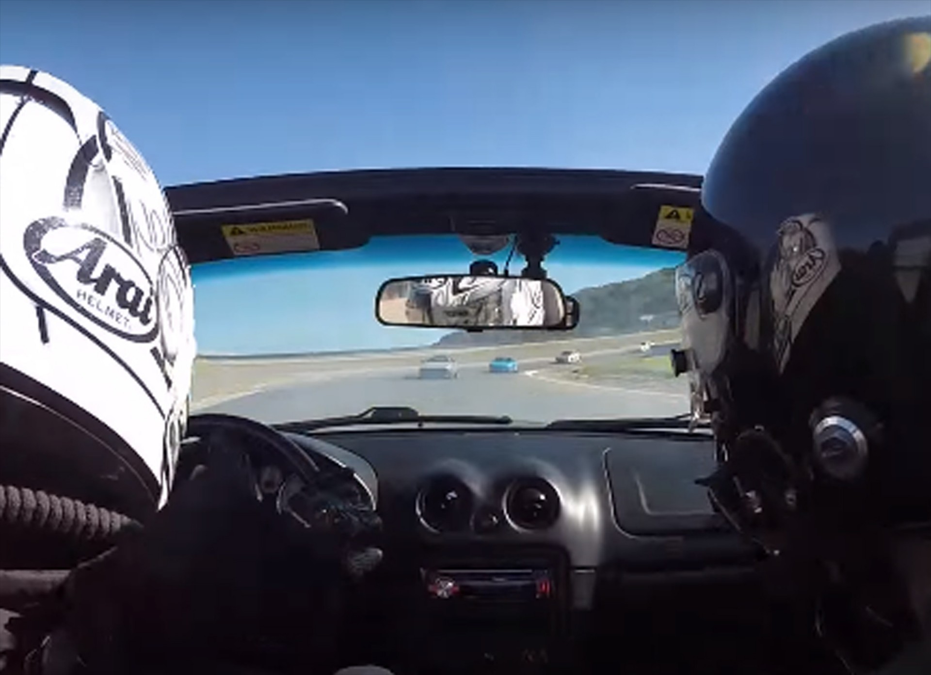 Και τριγυρίζω-τριγυρίζω… με ένα MX-5 (Video)