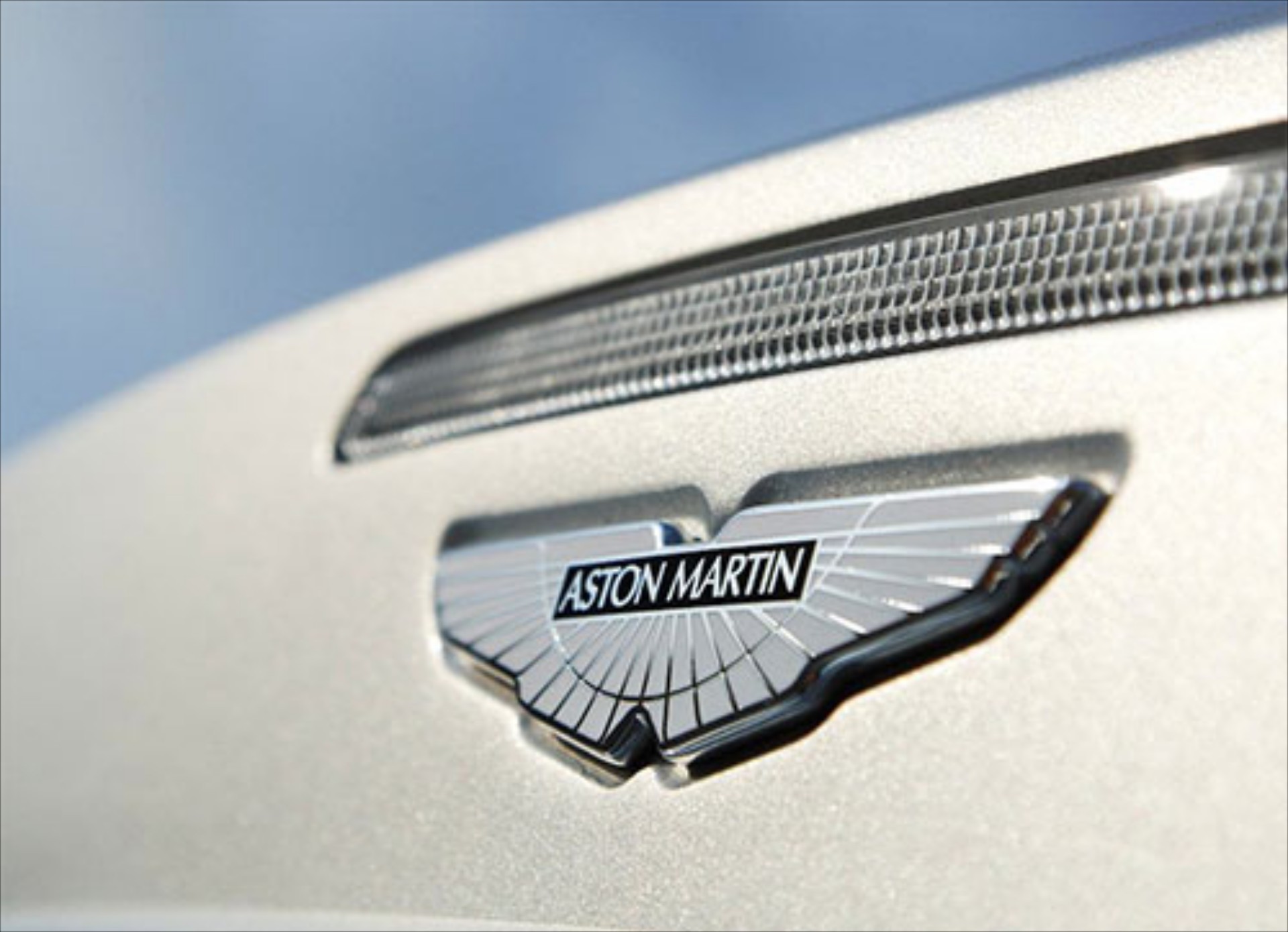 Εργοστάσιο στη FYROM εξετάζει η Aston Martin

