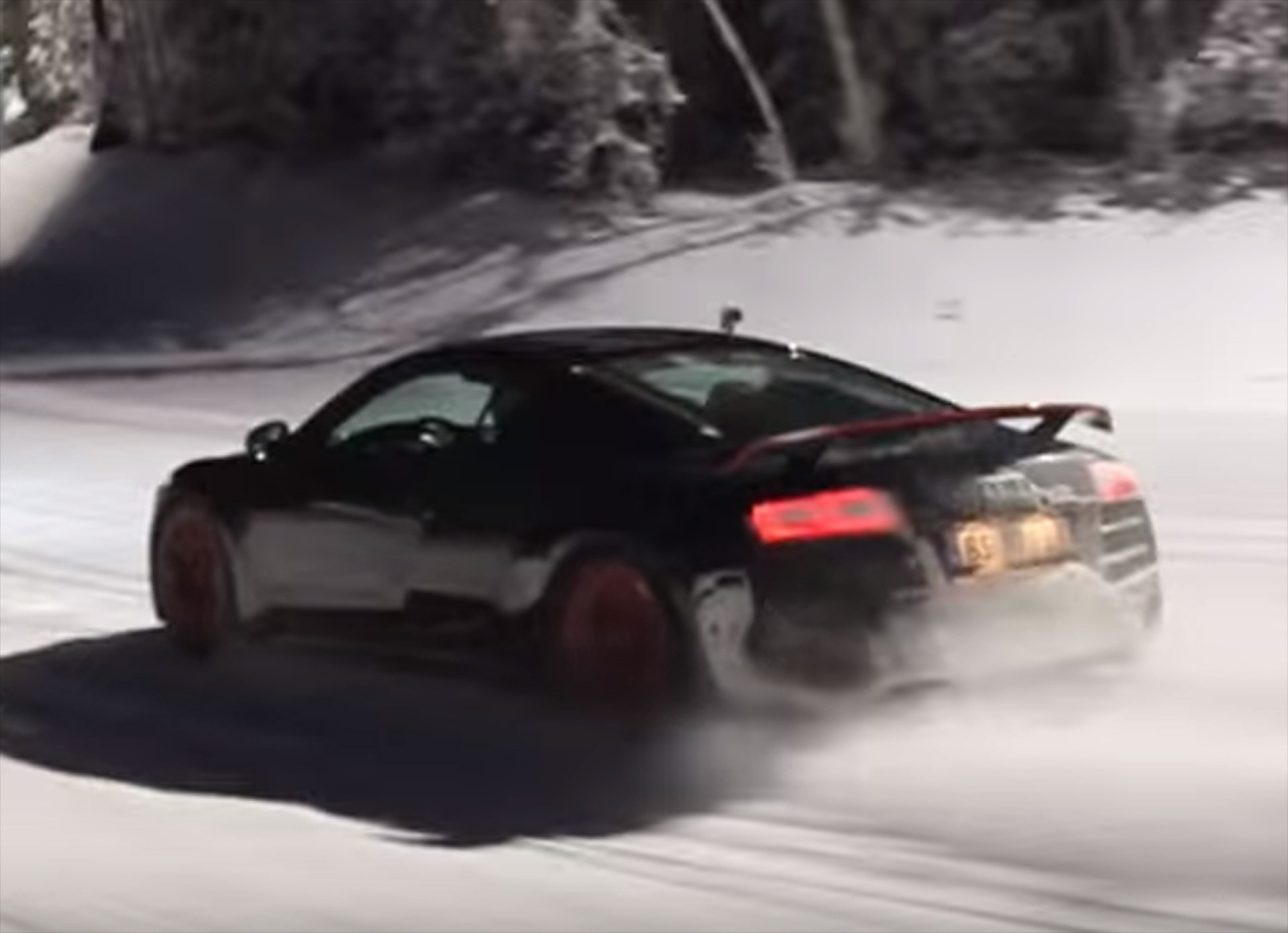 Audi R8 & RS4 κάνουν… σκι (Video)