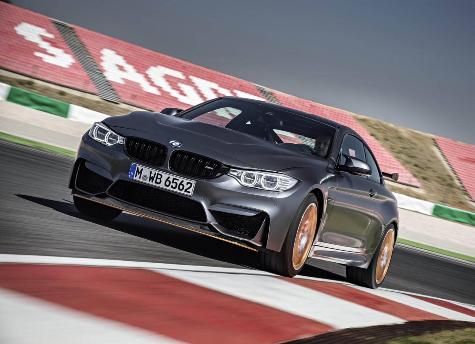 Υβριδικές οι νέες BMW M