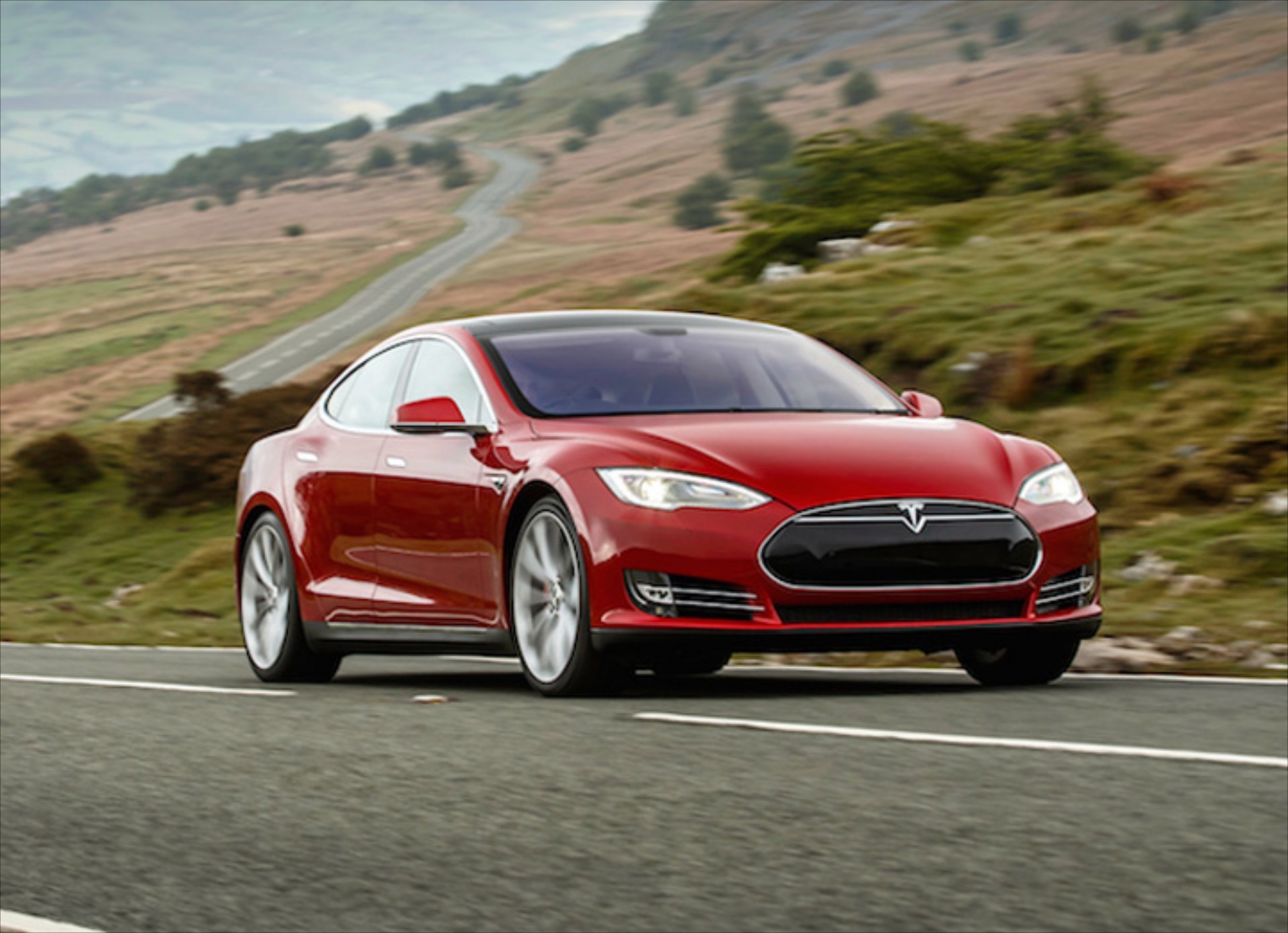 Η Tesla ετοιμάζει μικρό προσιτό ηλεκτρικό