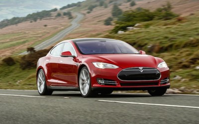 Η Tesla ετοιμάζει μικρό προσιτό ηλεκτρικό
