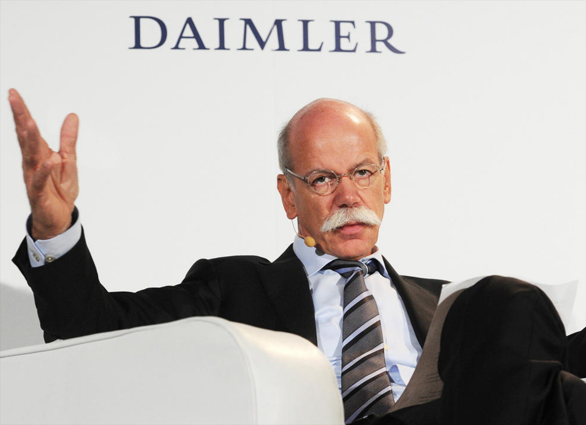 Ο D. Zetsche θα διευθύνει μέχρι το 2019